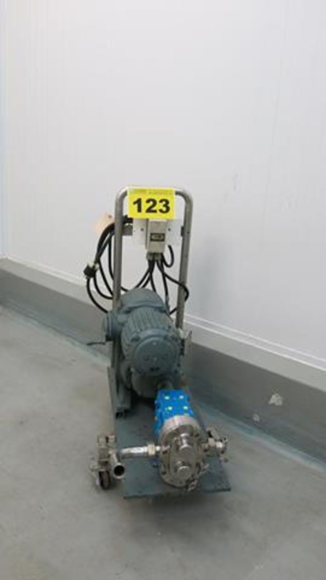 ISOFLOW, 300, PUMP ON ROLLING CART, MANUAL VARIABLE SPEED GEARBOX, 2" INLET / OUTLET, 220 VAC, 3