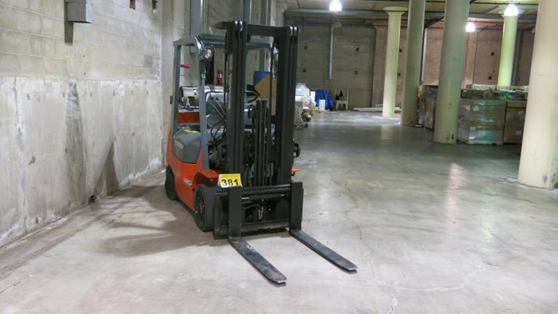 TOYOTA, 7FGCU25, 4,500 LBS, 3 STAGE, LPG FORKLIFT WITH SIDE SHIFT, 189" MAXIMUM LIFT, S/N 80139 - Image 3 of 8