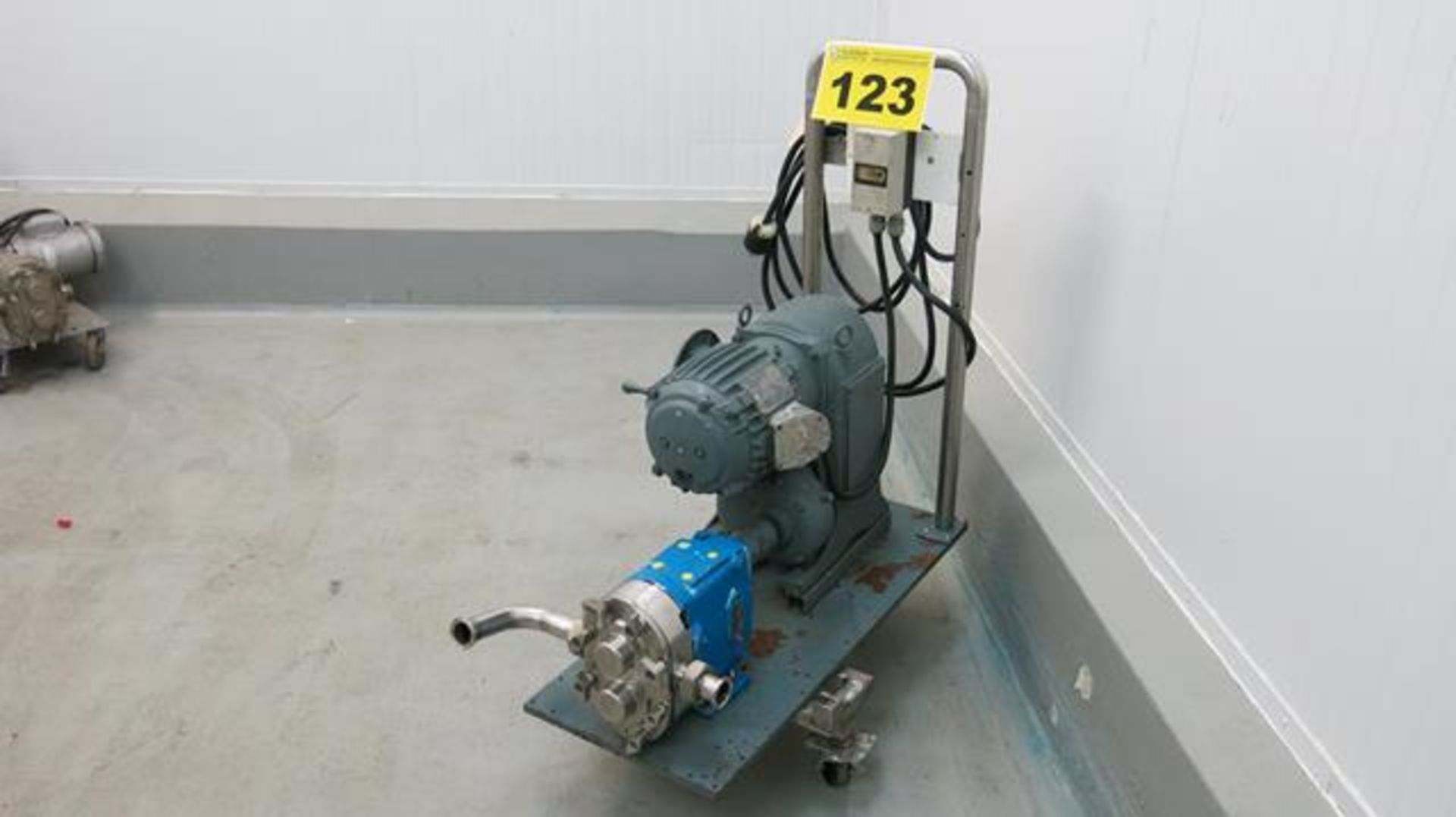 ISOFLOW, 300, PUMP ON ROLLING CART, MANUAL VARIABLE SPEED GEARBOX, 2" INLET / OUTLET, 220 VAC, 3 - Image 2 of 4