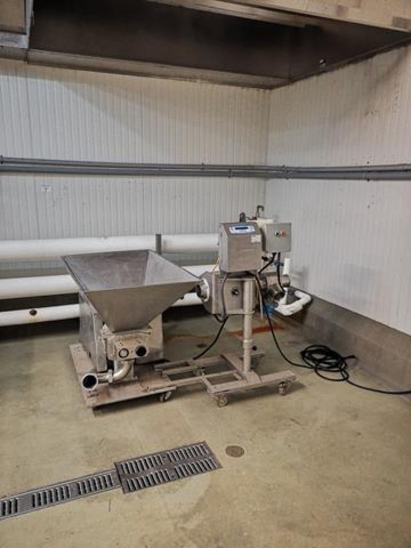 LOMA, IQ2, STAINLESS STEEL, PIPELINE, METAL DETECTOR, 4", 2003, S/N QP12033 WITH MEAT PUMP, 4.5" - Image 3 of 3