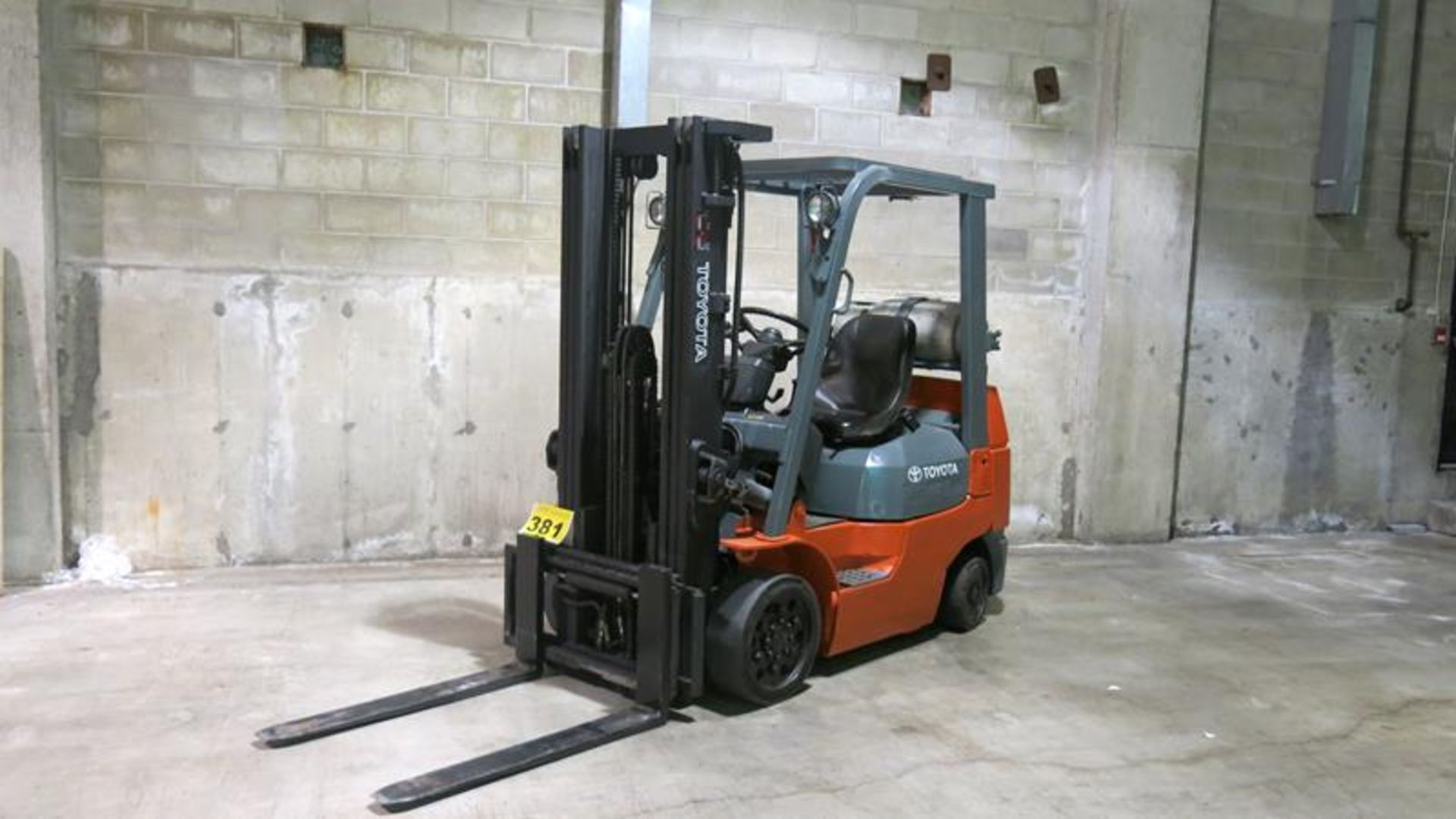 TOYOTA, 7FGCU25, 4,500 LBS, 3 STAGE, LPG FORKLIFT WITH SIDE SHIFT, 189" MAXIMUM LIFT, S/N 80139
