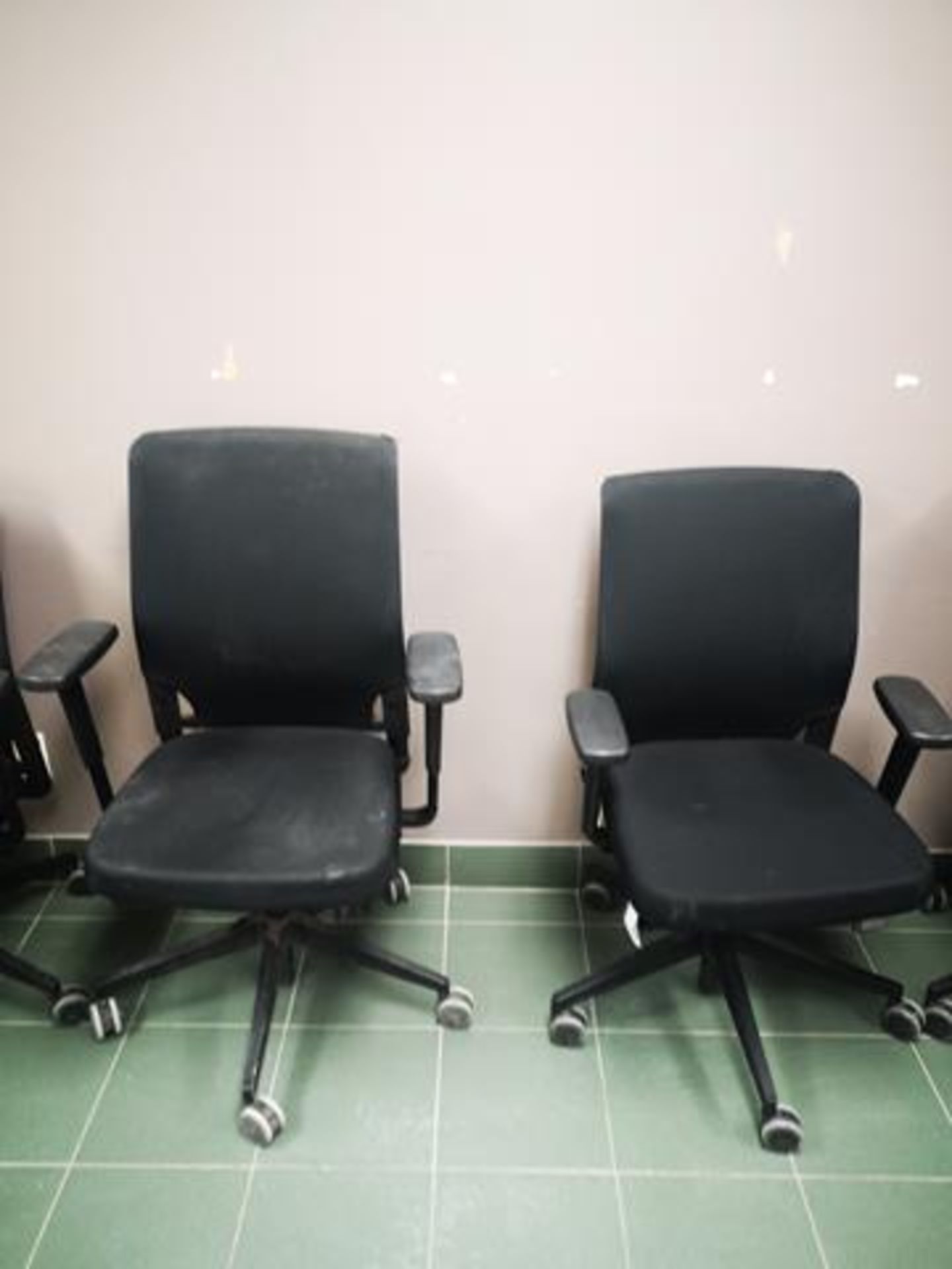 BLACK, FABRIC CHAIRS ON CASTERS - Image 5 of 6