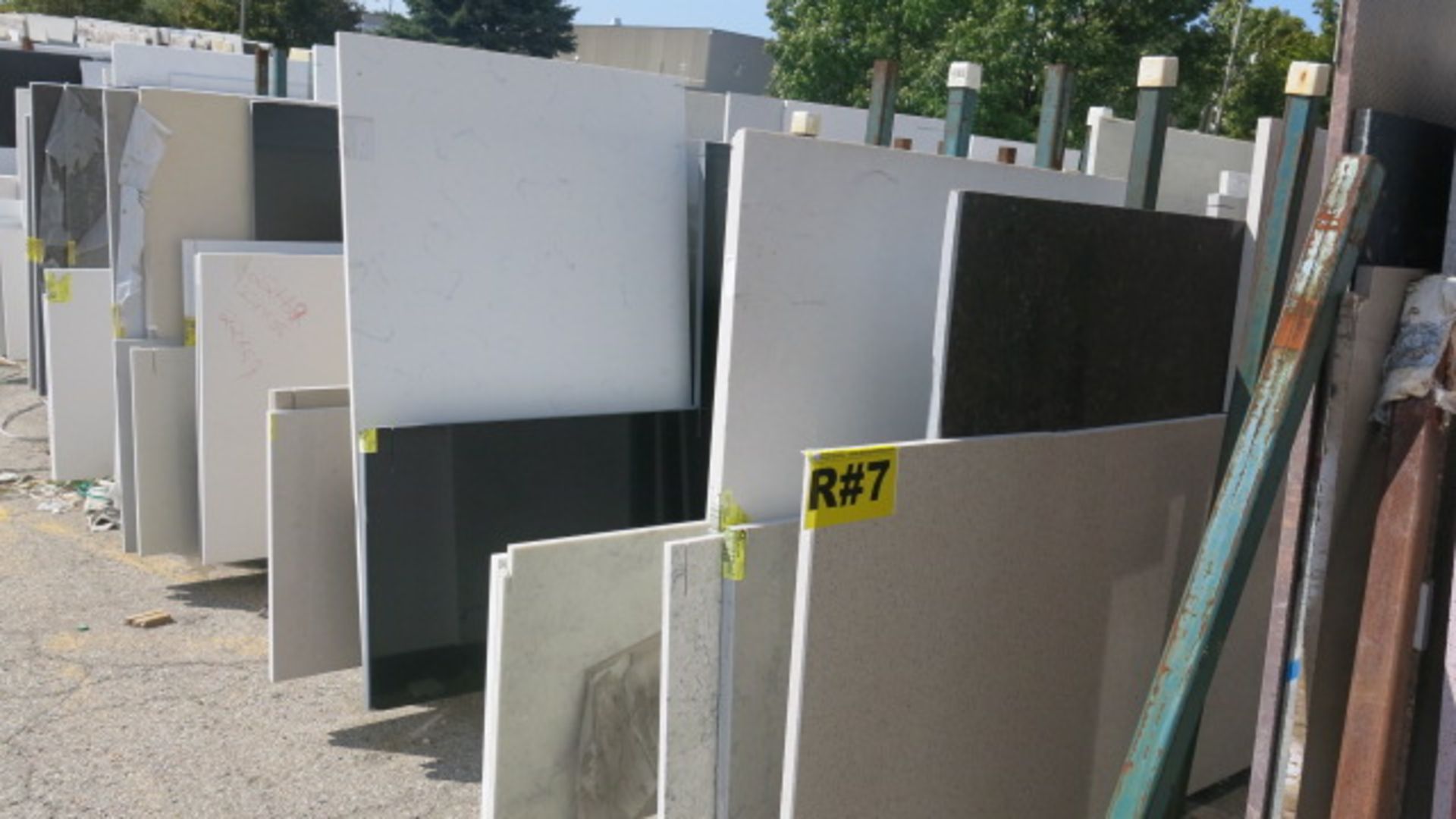 LOT OF (53) ASSORTED QUARTZ SLABS COMPRISED OF (29) L-SHAPED AND HALF CUT SLABS, 1 1/4" AND (24) L- - Image 2 of 3