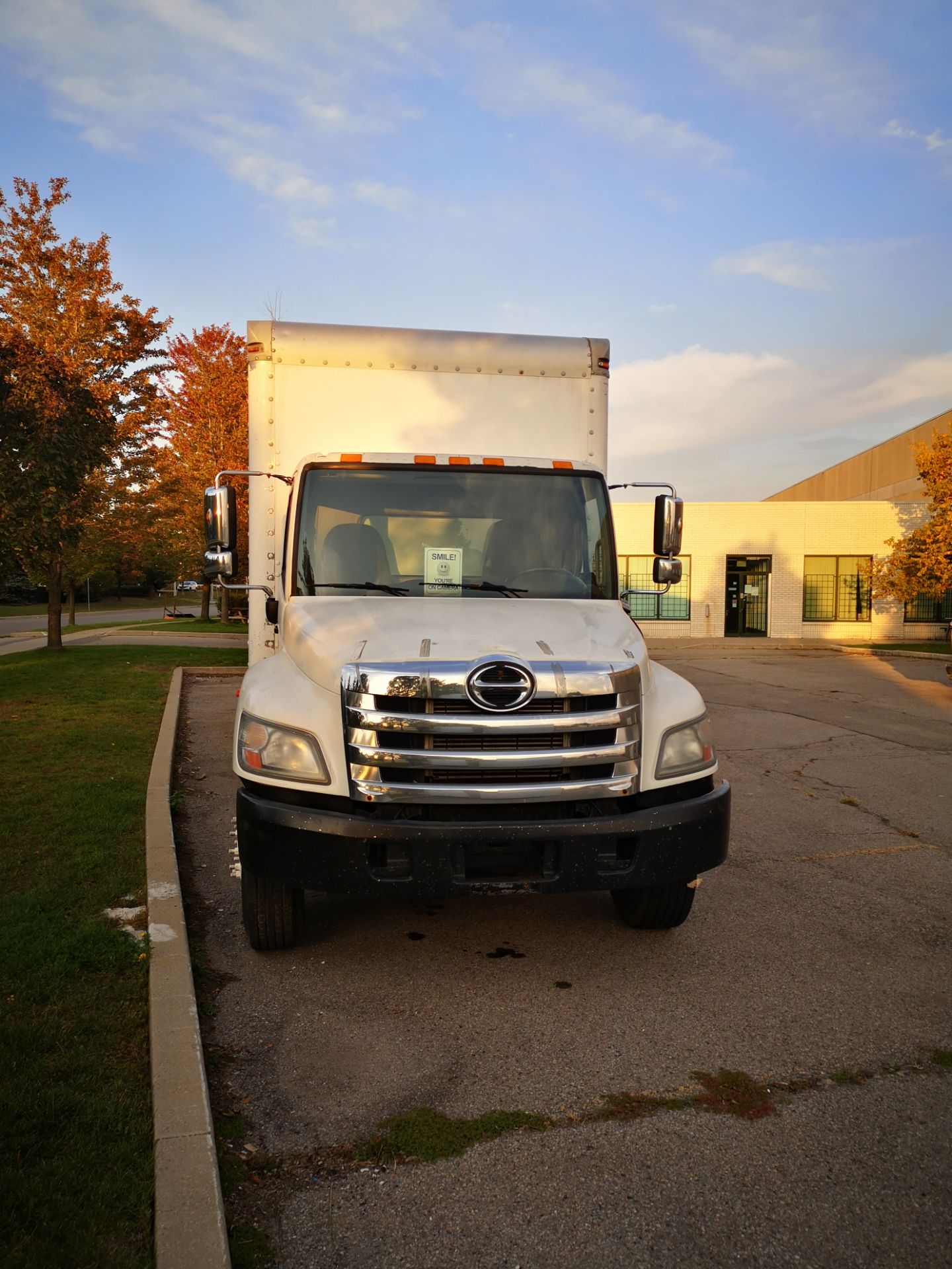 HINO, 268, 24', BOX TRUCK WITH CENTRAL TRUCK BODY, ALLISON, 6-SPEED, AUTOMATIC TRANSMISSION, 3,000 - Image 2 of 12