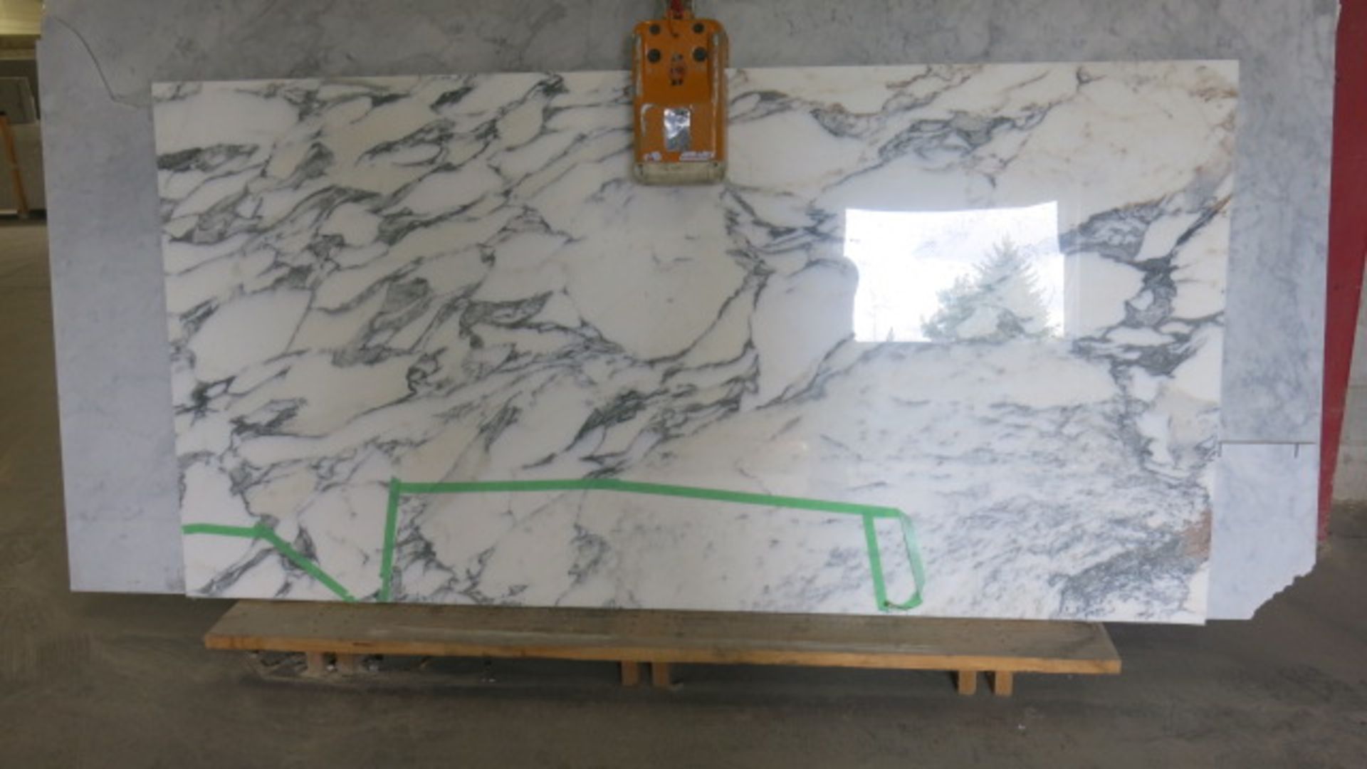 3/4", MARBLE, WHITE VEIN, 53" X 118", ID# 10032 (LOADING FEE $30)