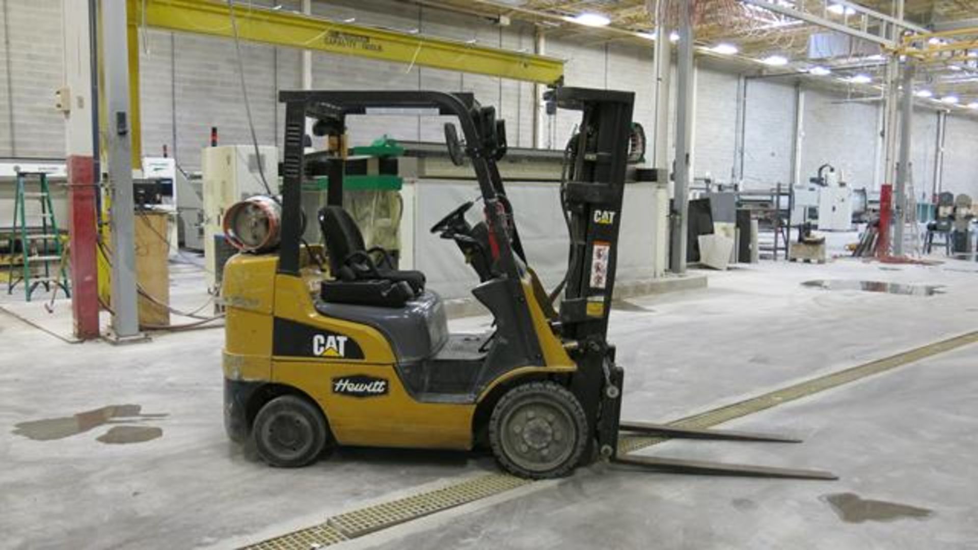 CATERPILLAR, 2C5000, 4,750 LBS., 3 STAGE LPG FORKLIFT WITH SIDESHIFT, 187" MAXIMUM LIFT, S/N - Image 3 of 7