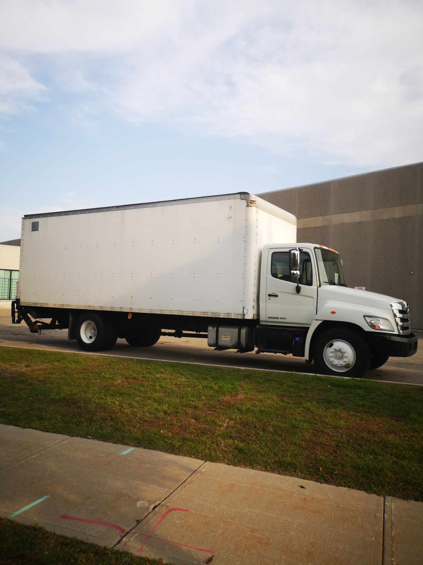 HINO, 268, 24', BOX TRUCK WITH CENTRAL TRUCK BODY, ALLISON, 6-SPEED, AUTOMATIC TRANSMISSION, 3,000 - Image 6 of 12