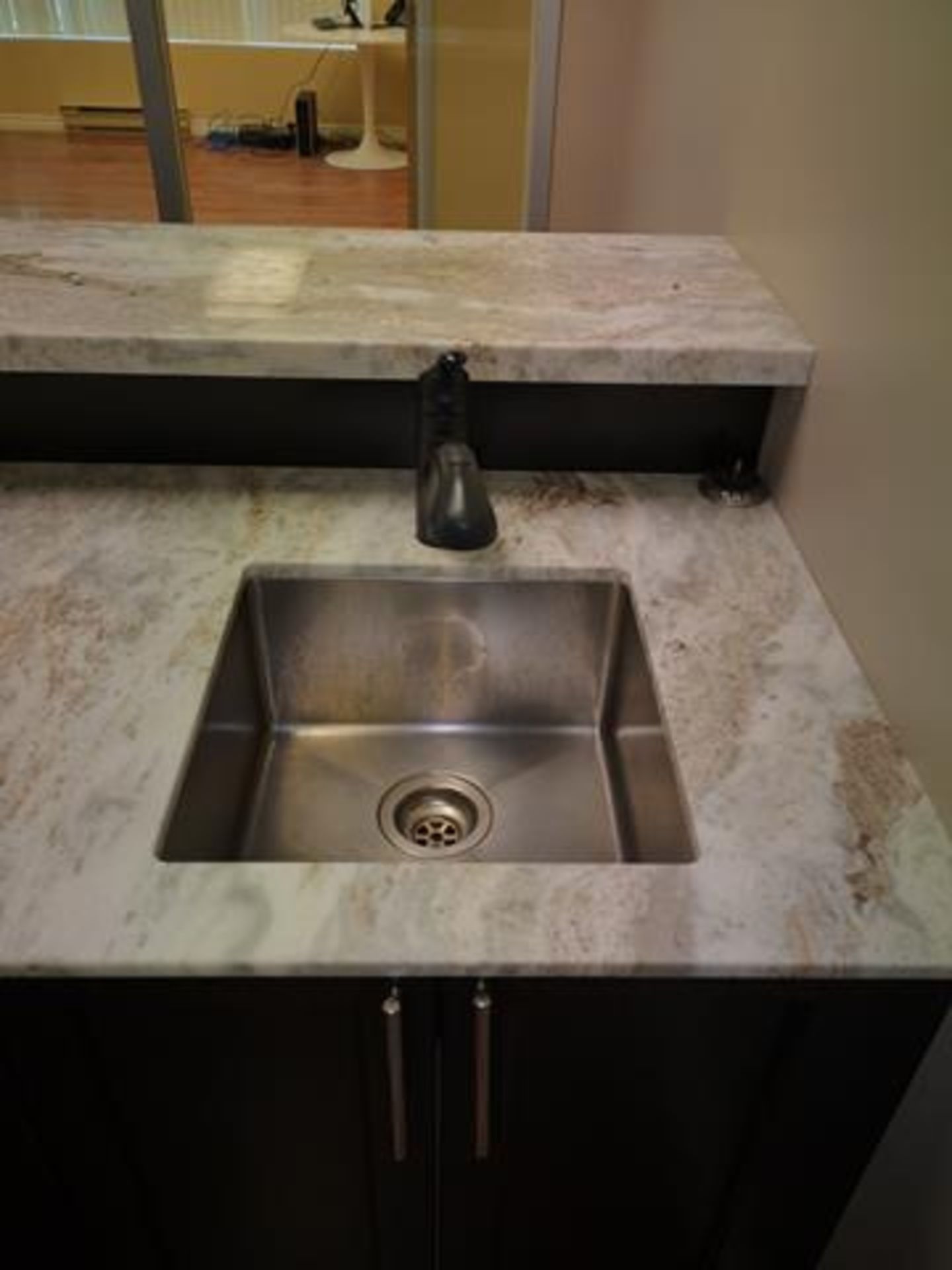 L-SHAPED BAR WITH STONE TOP AND SINK, DIMENSIONS (L,W,H) 96" X 90" X 40" X "42.5 - Image 2 of 3