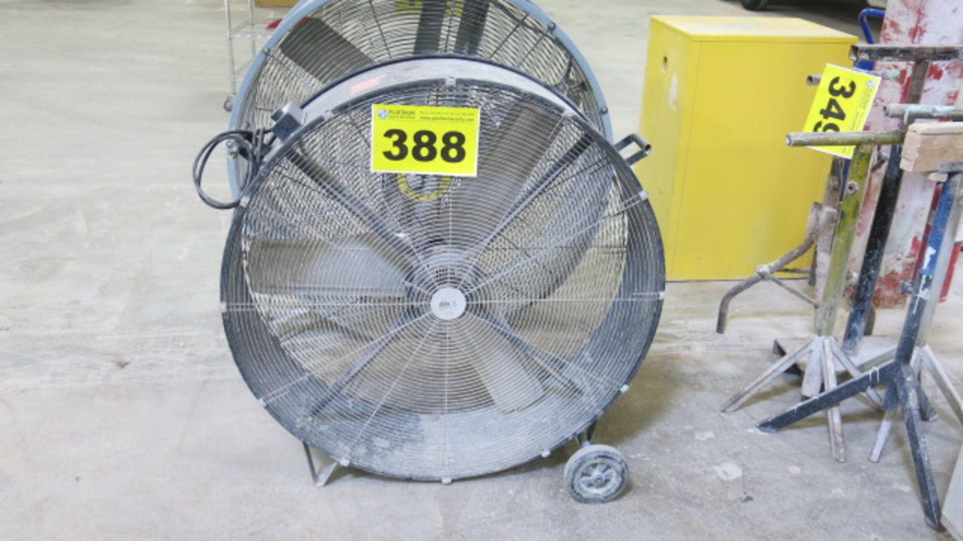 FLOOR FAN