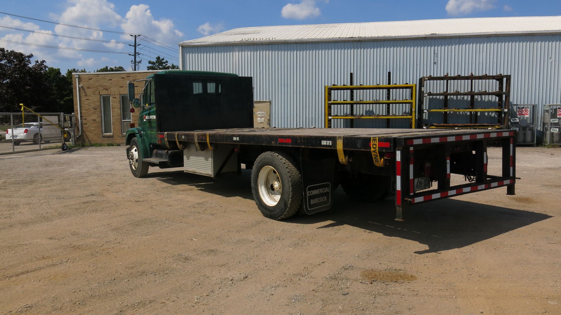 FREIGHTLINER, FL60, FLATBED TRUCK, 8' X 21' BED, CATERPILLAR, 3126, DIESEL ENGINE, 6 SPEED MANUAL - Image 6 of 18