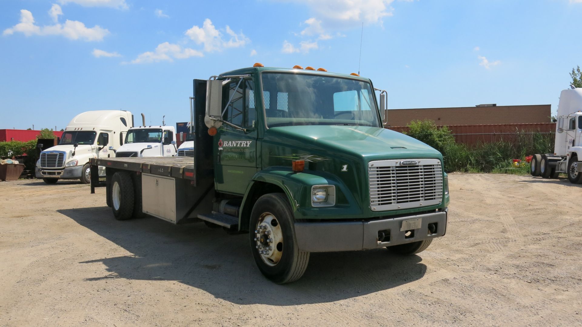 FREIGHTLINER, FL60, FLATBED TRUCK, 8' X 21' BED, CATERPILLAR, 3126, DIESEL ENGINE, 6 SPEED MANUAL - Image 3 of 18