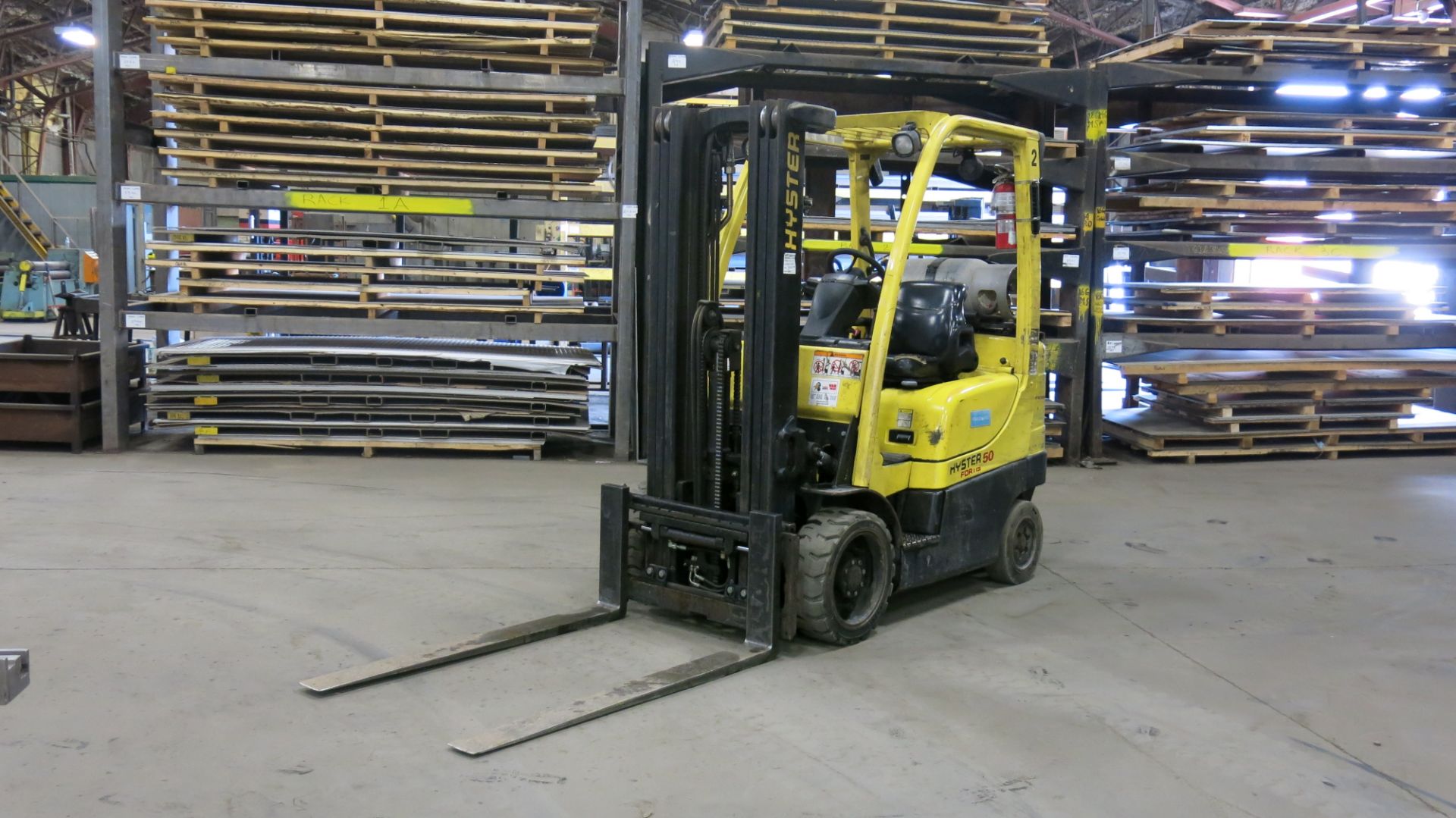 HYSTER, S50FT, 4,550 LBS., 3 STAGE, LPG FORKLIFT WITH SIDESHIFT, 189" MAXIMUM LIFT