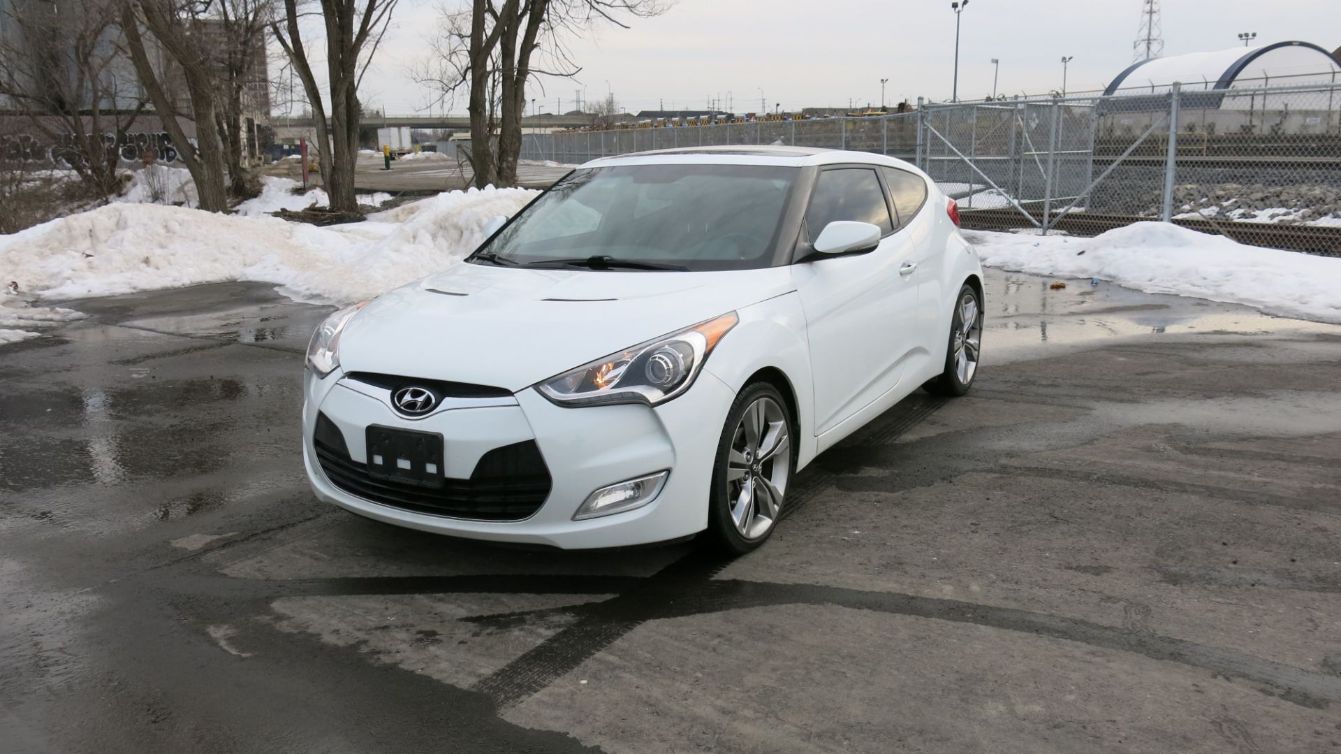 HYUNDAI, VELOSTER, 2 DOOR HATCHBACK, SUNROOF, 64,150 KMS, 2015