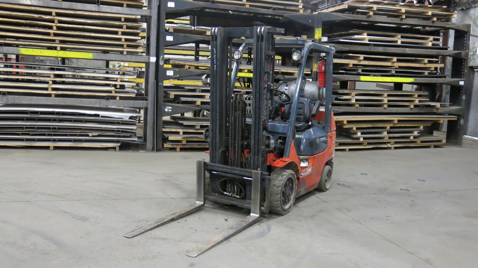 TOYOTA, 7FGCU25, 5,000 LBS., 3 STAGE, LPG FORKLIFT, 189" MAXIMUM LIFT, SIDESHIFT, 8,941 HOURS