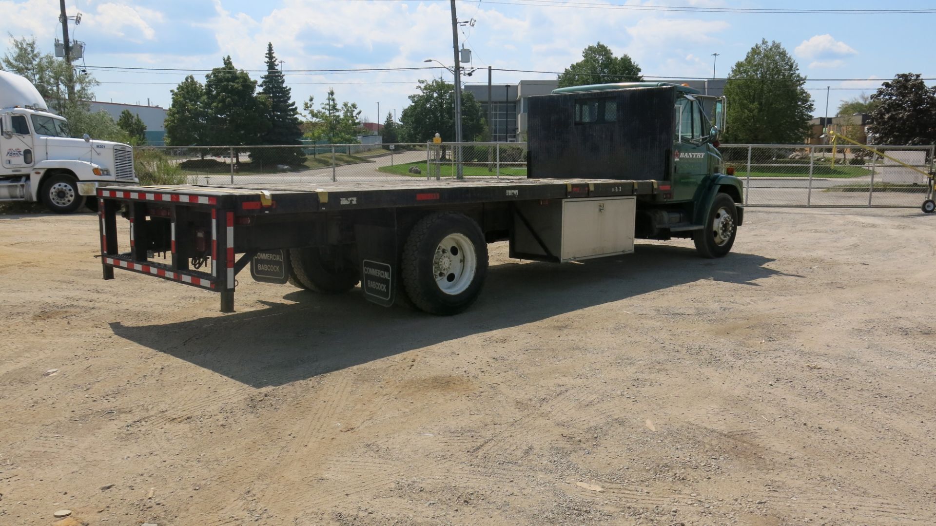 FREIGHTLINER, FL60, FLATBED TRUCK, 8' X 21' BED, CATERPILLAR, 3126, DIESEL ENGINE, 6 SPEED MANUAL - Image 5 of 18