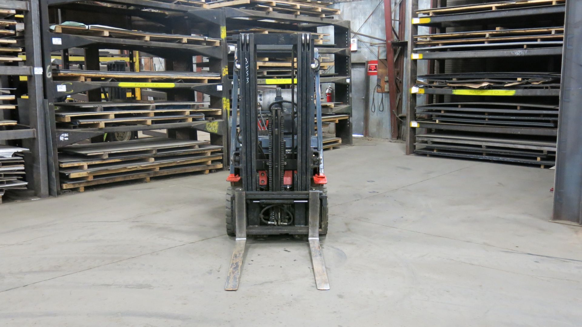 TOYOTA, 7FGCU25, 5,000 LBS., 3 STAGE, LPG FORKLIFT, 189" MAXIMUM LIFT, SIDESHIFT, 8,941 HOURS - Image 2 of 9