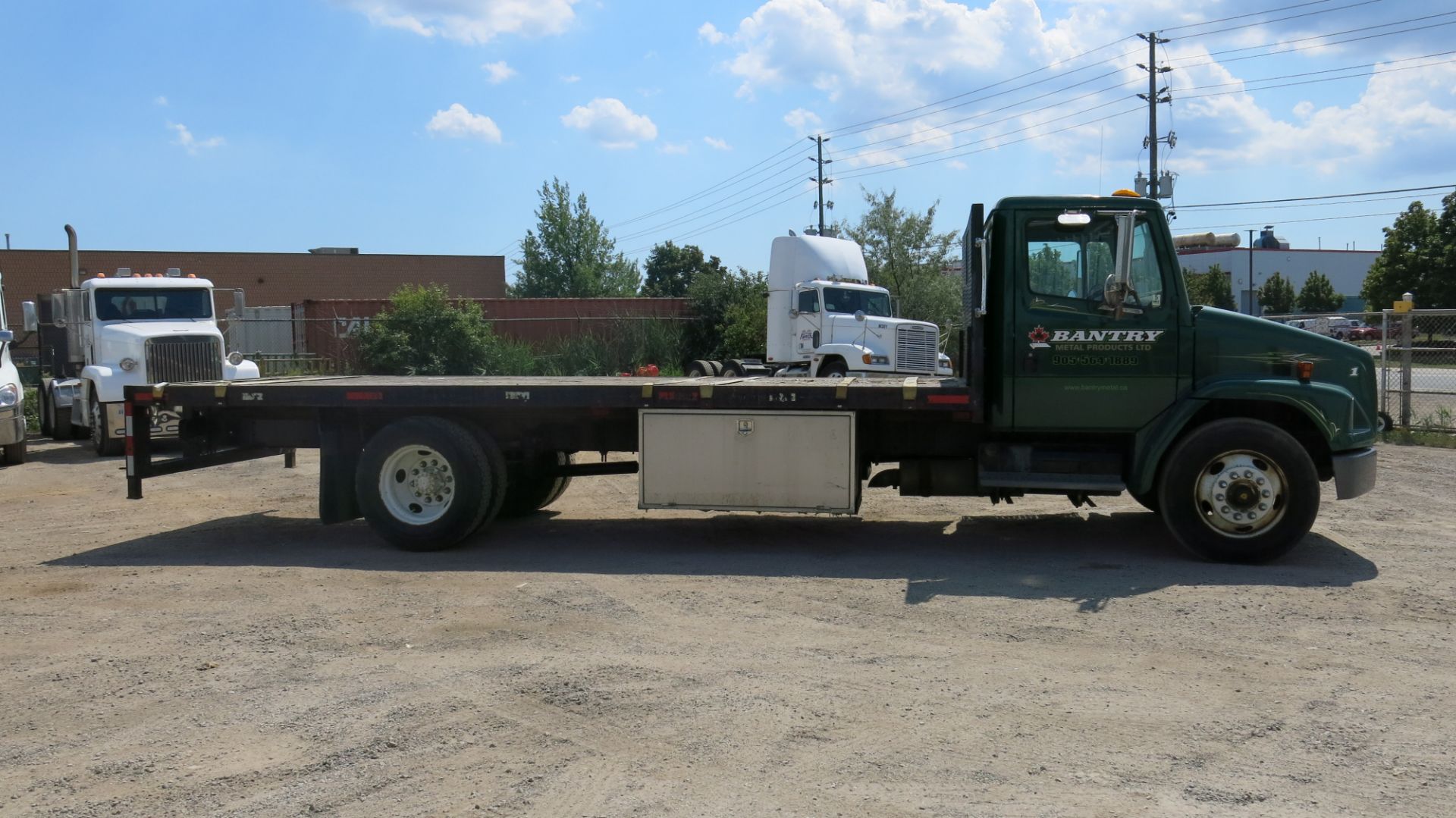 FREIGHTLINER, FL60, FLATBED TRUCK, 8' X 21' BED, CATERPILLAR, 3126, DIESEL ENGINE, 6 SPEED MANUAL - Image 4 of 18