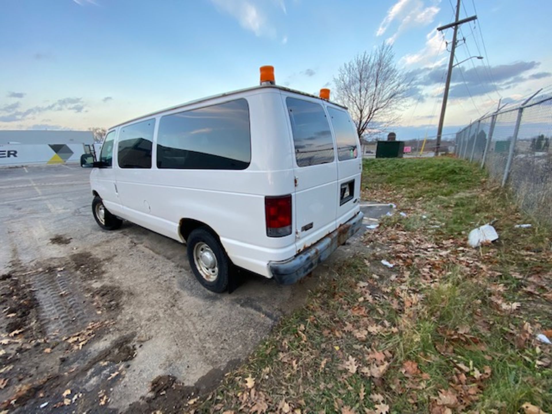 FORD, E-150, CARGO VAN, 4.6 LITRE V8, GASOLINE ENGINE, 196,511 KMS, VIN #1FMRE11W34HB41116, 2004 - Image 6 of 12