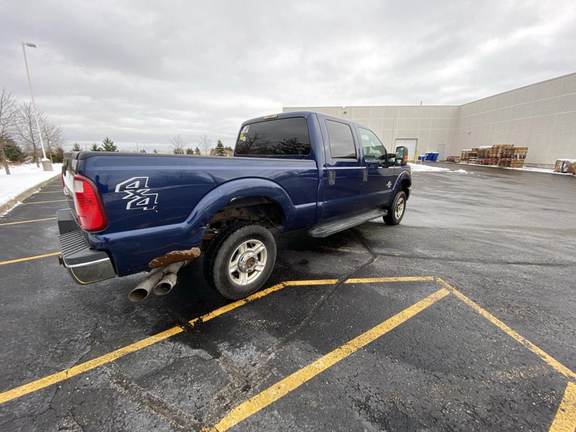 FORD, F-350, PICK-UP TRUCK, SUPERCREW, 6.7 V8 POWER STROKE DIESEL ENGINE, 4X4, LOCKING HUBS, 350,480 - Image 4 of 16