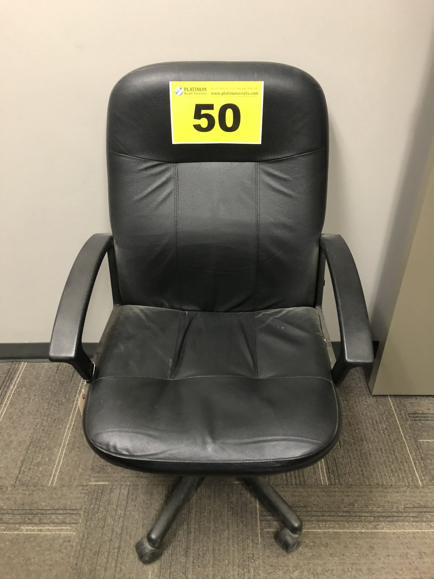 BLACK LEATHER EXECUTIVE CHAIR ON CASTERS