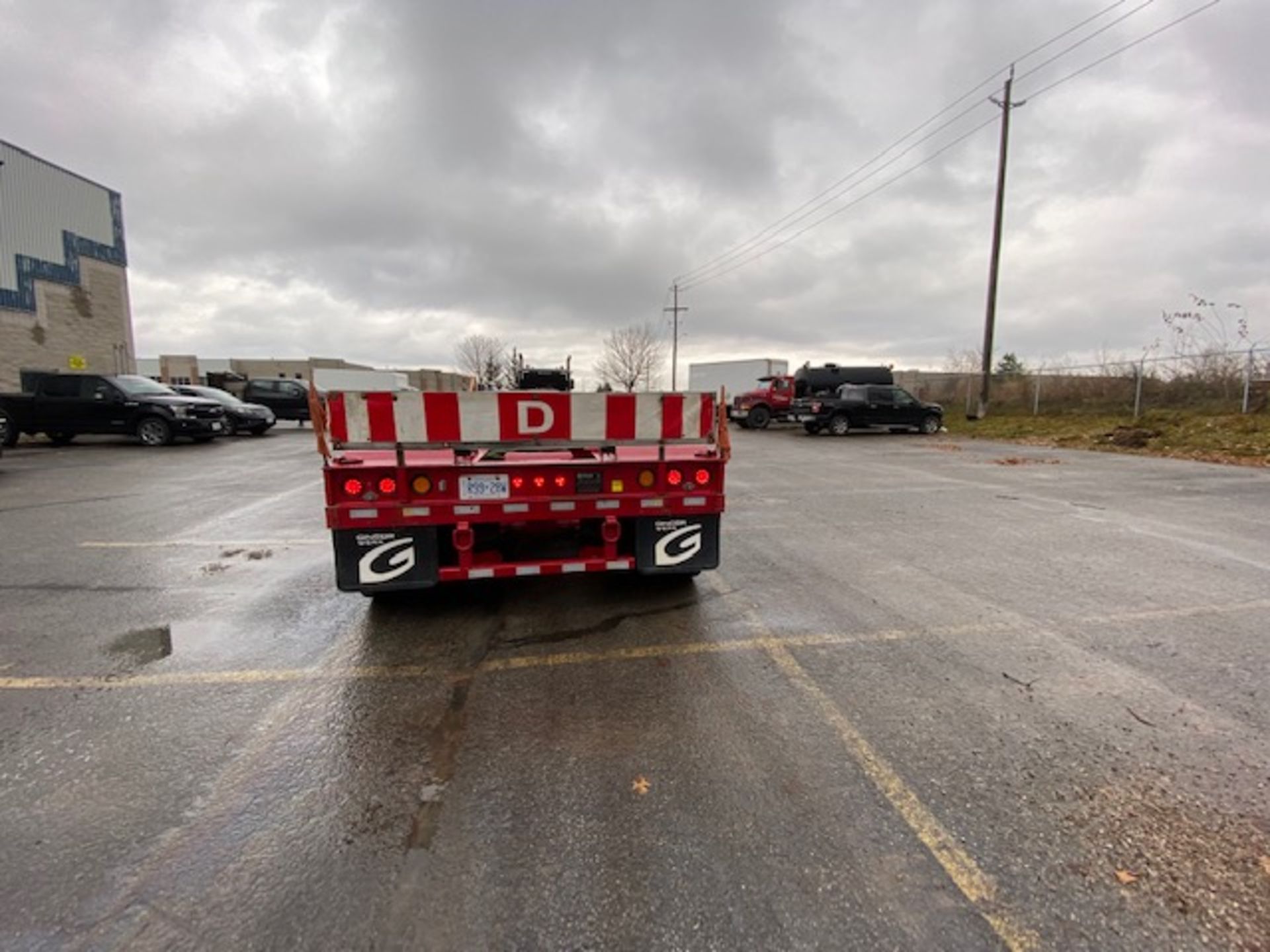 JC TRAILERS, TRI AXLE, 55 TON, GOOSE NECK, LOWBOY TRAILER, AIR RIDE, HYDRAULIC DETACHABLE GNF, PIN - Image 4 of 23