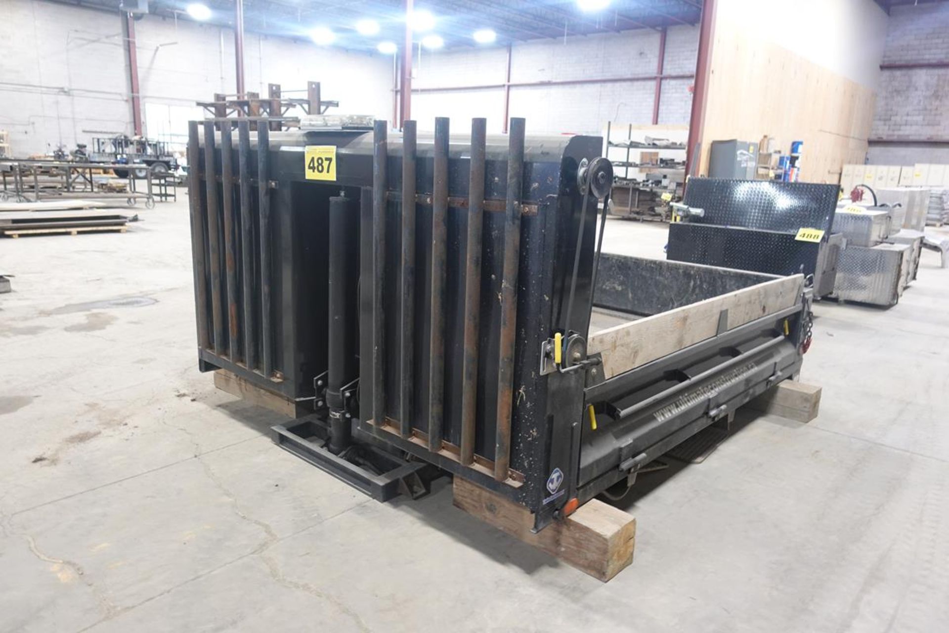 TWIN EQUIPMENT, 10' X 7', STEEL HYDRAULIC DUMP DECK WITH TOOL RACK, STROBE LIGHT, MANUAL CARGO - Image 7 of 11