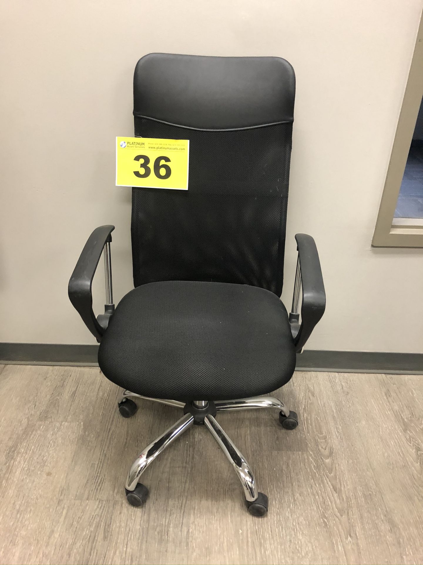 BLACK, FABRIC OFFICE CHAIR ON WHEELS