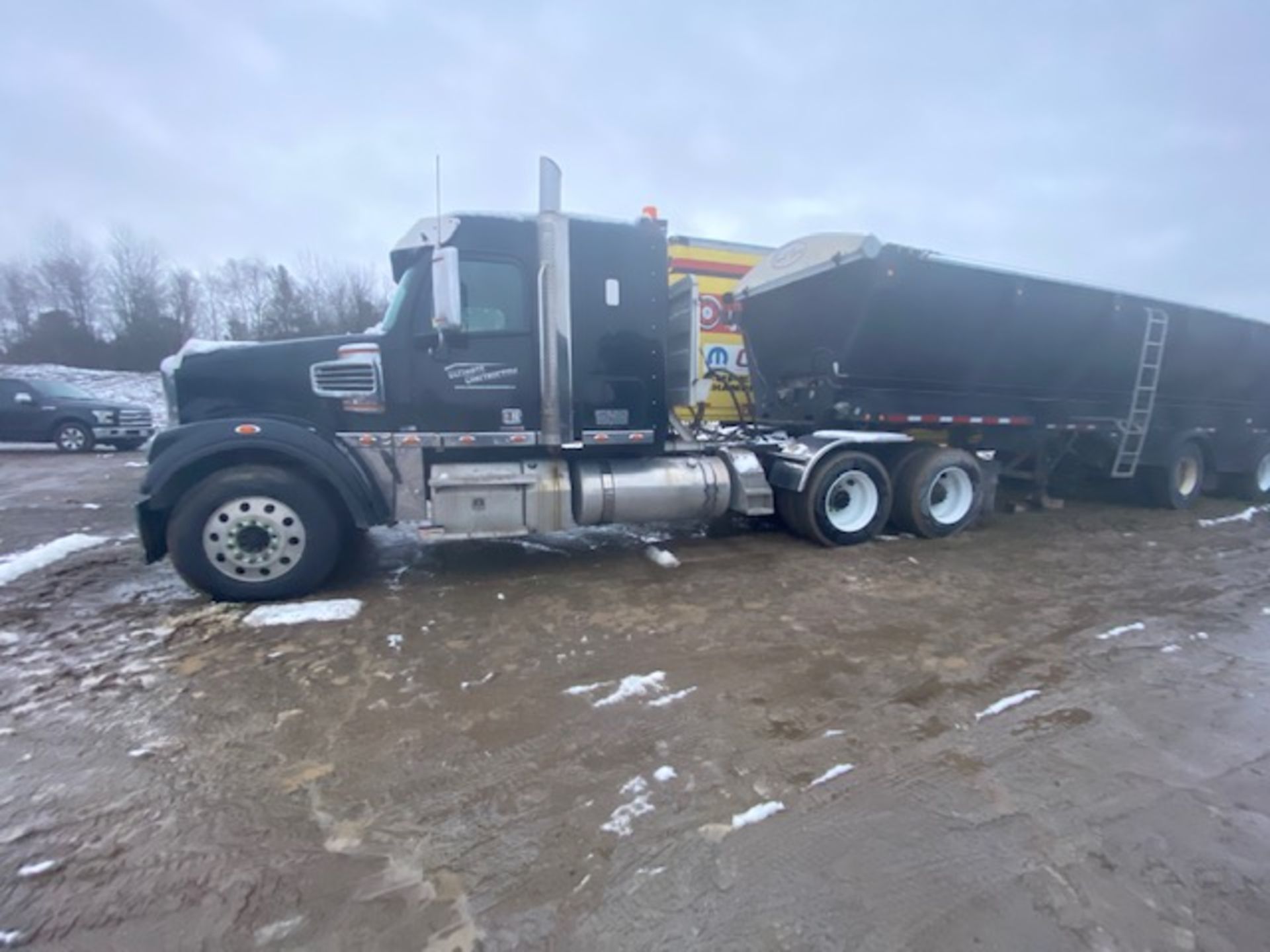 FREIGHTLINER, CORONADO, SLEEPER TRUCK TRACTOR, DETROIT, DD15, DIESEL ENGINE, 18 SPEED MANUAL - Image 4 of 21