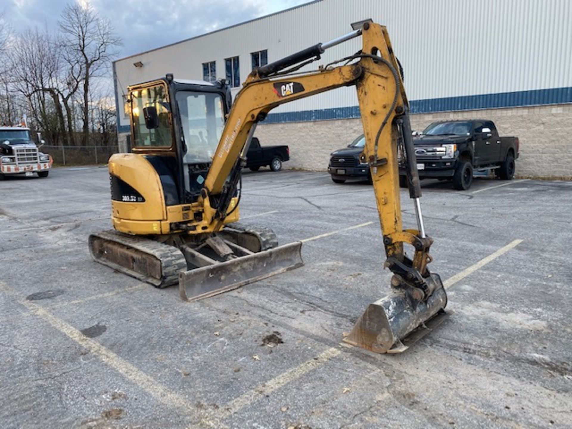 CATERPILLAR, 303.5C, RUBBER TRACK MOUNTED, HYDRAULIC MINI-EXCAVATOR, ENCLOSED CAB, 3,566 HOURS, S/ - Image 3 of 17