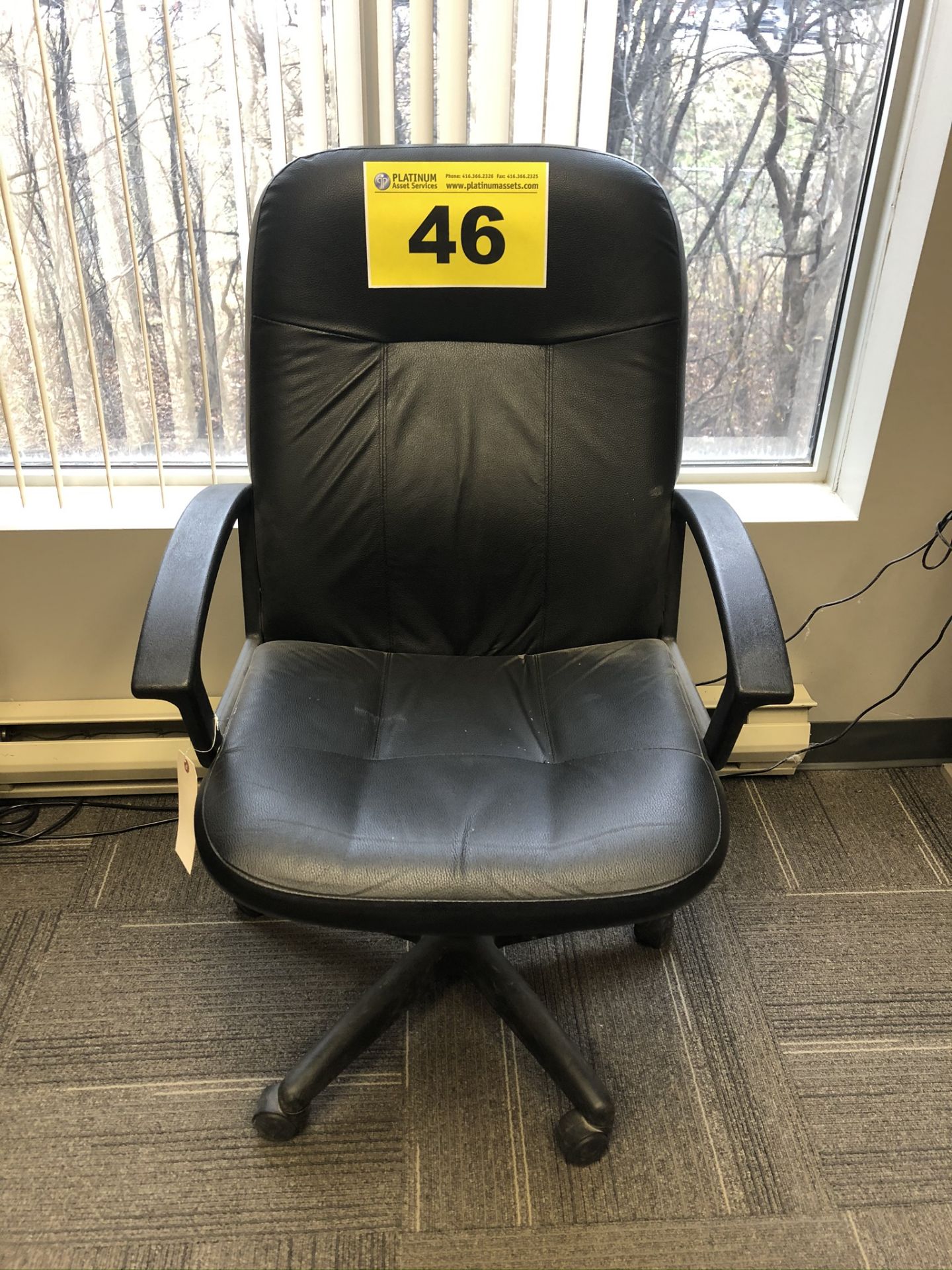 BLACK LEATHER EXECUTIVE CHAIR ON CASTERS