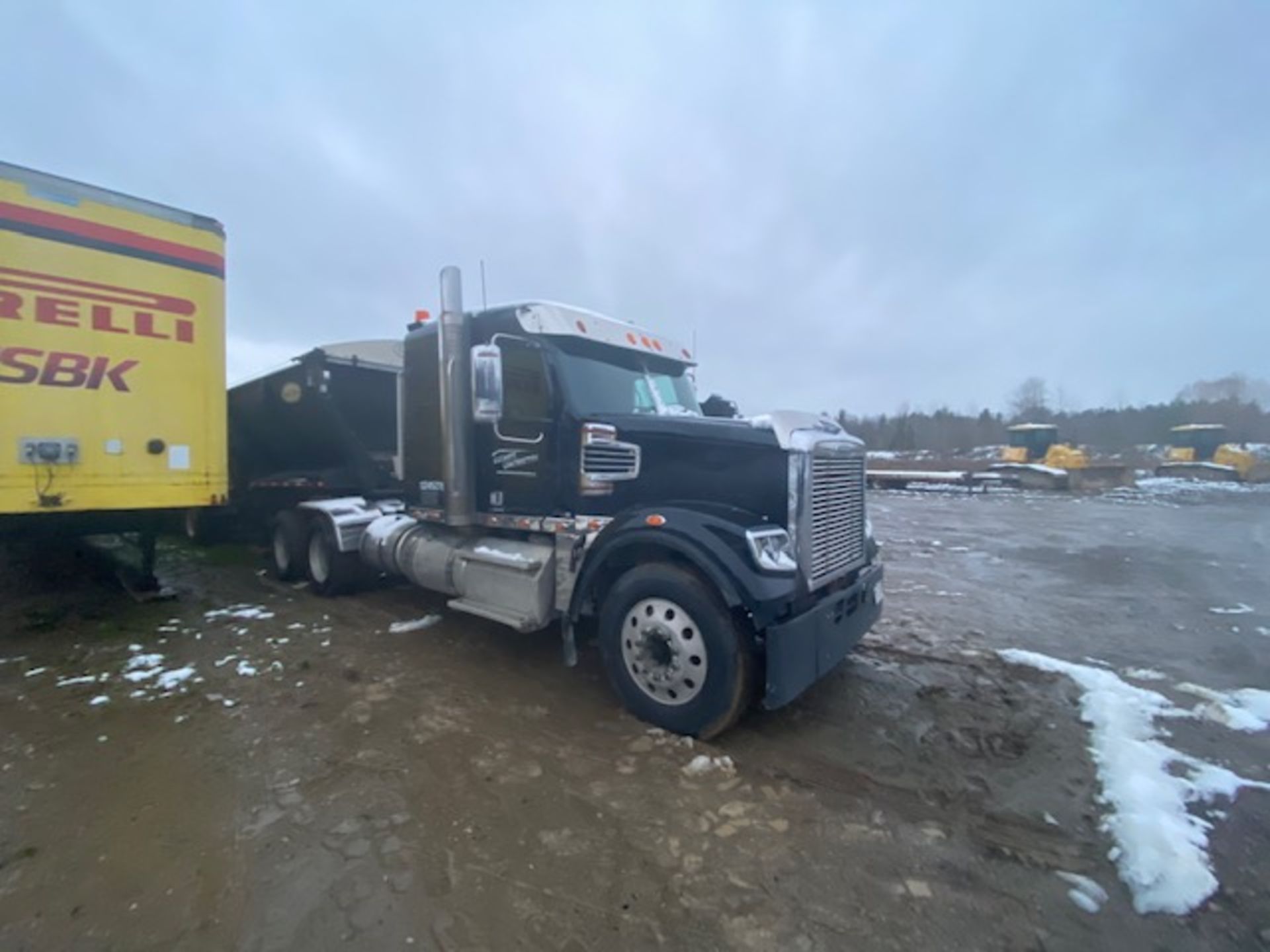 FREIGHTLINER, CORONADO, SLEEPER TRUCK TRACTOR, DETROIT, DD15, DIESEL ENGINE, 18 SPEED MANUAL - Image 2 of 21