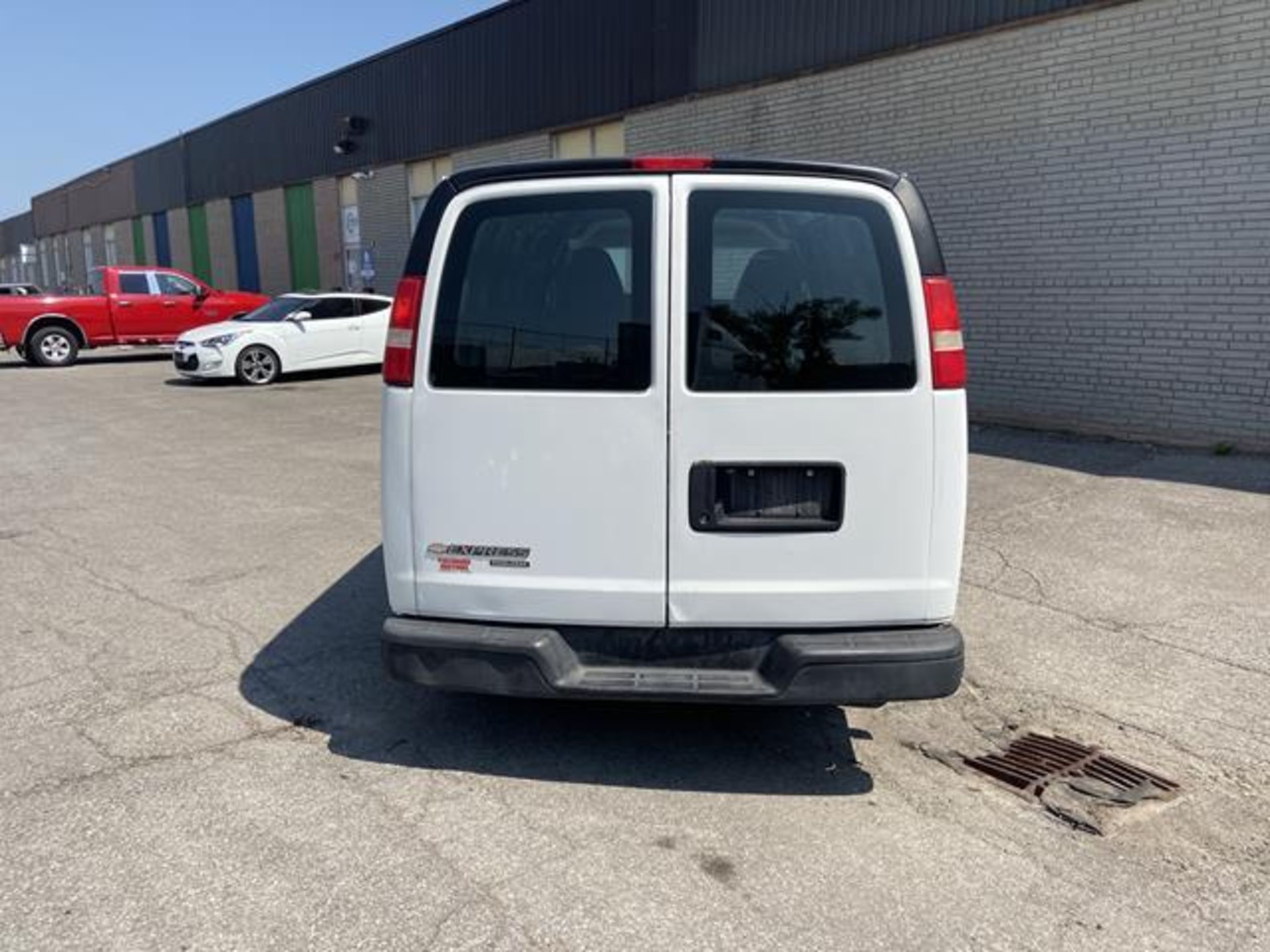 CHEVROLET, EXPRESS 1500, CARGO VAN, 4X2, GASOLINE ENGINE, BACK-UP CAMERA, 163,160 KMS, VIN # - Image 4 of 9