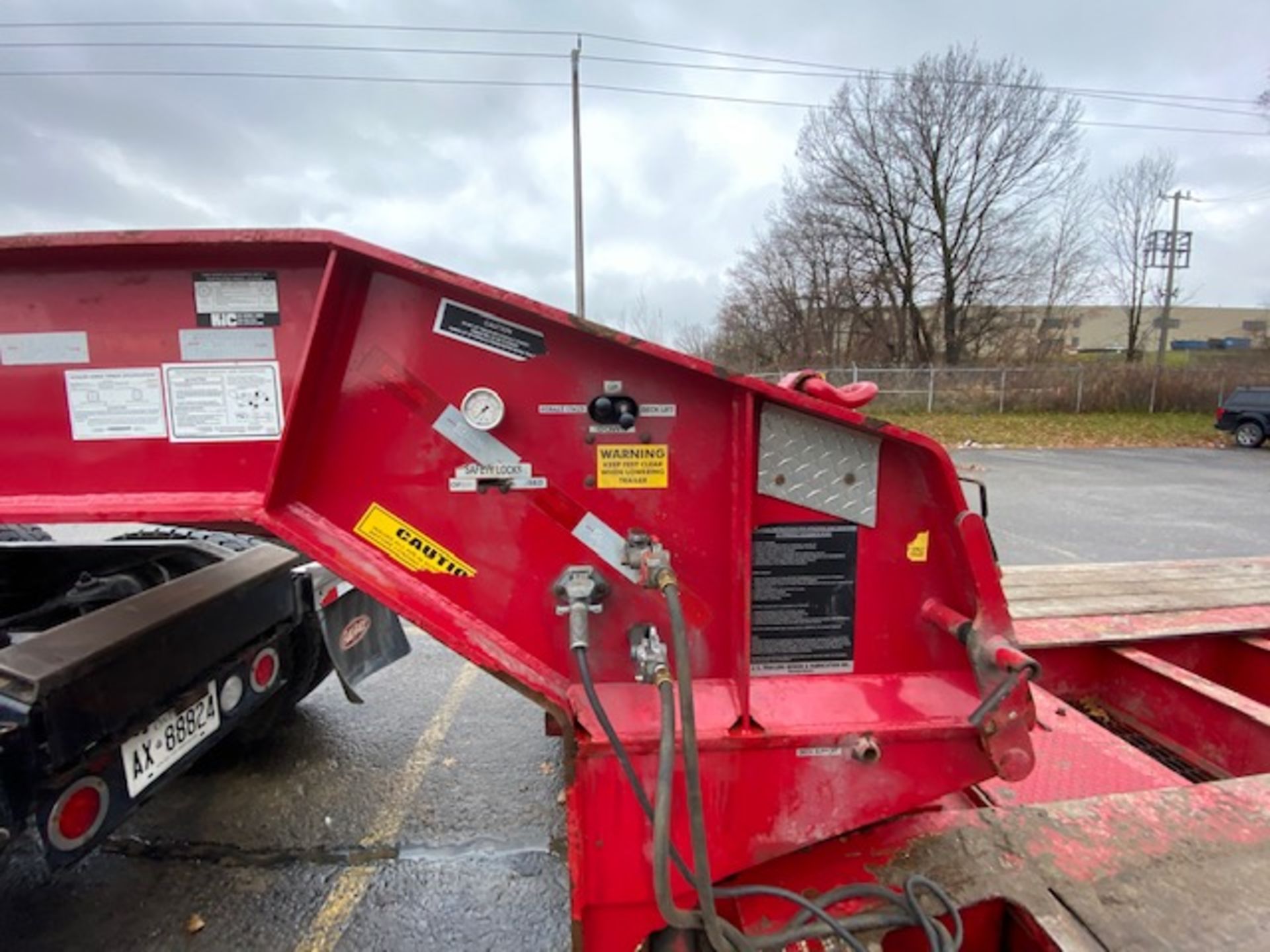 JC TRAILERS, TRI AXLE, 55 TON, GOOSE NECK, LOWBOY TRAILER, AIR RIDE, HYDRAULIC DETACHABLE GNF, PIN - Image 18 of 23