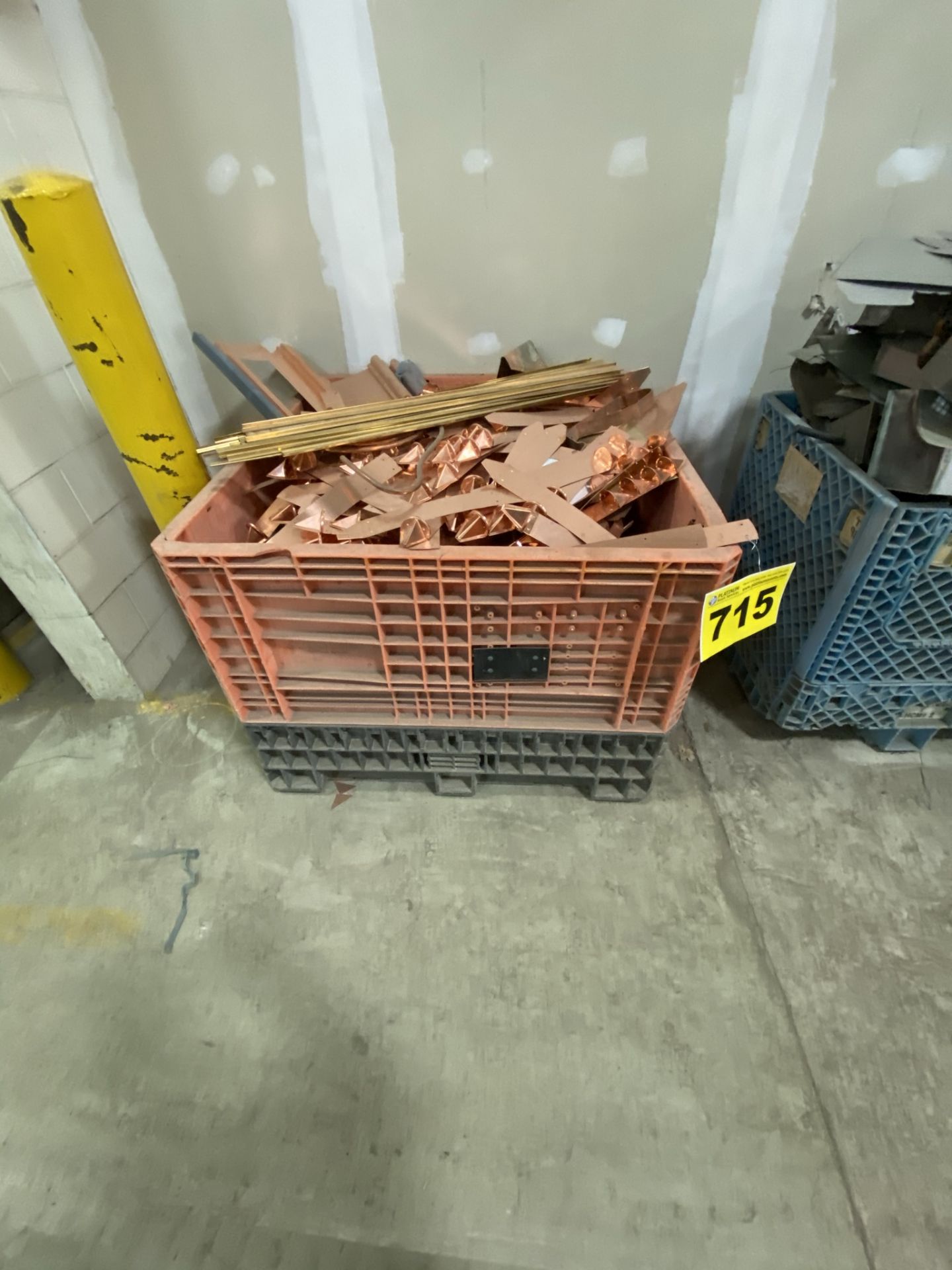 LOT OF COPPER WITH PLASTIC STACKING TOTE