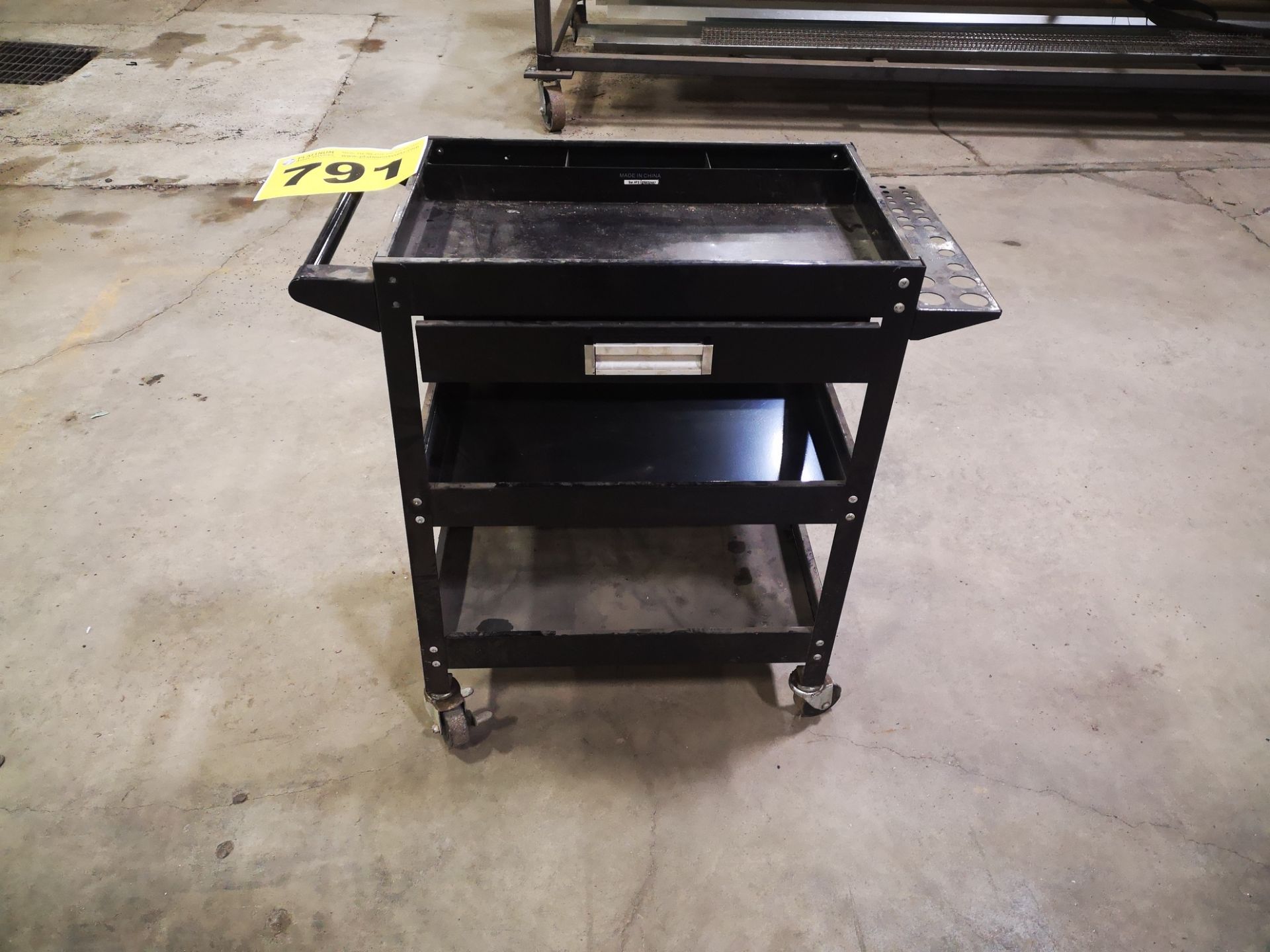 TOOL CART ON CASTERS
