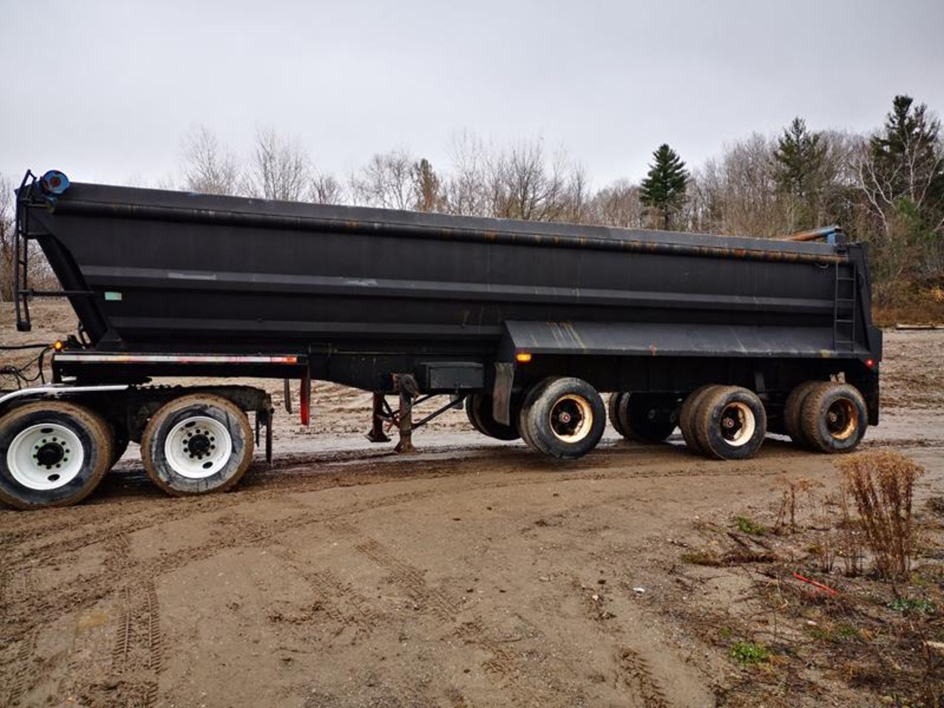 RAGLAN, TRI-AXLE, TRAILER, VIN #289A4S518N1011909 (LOCATED AT 8308 10TH LINE, - Image 2 of 14