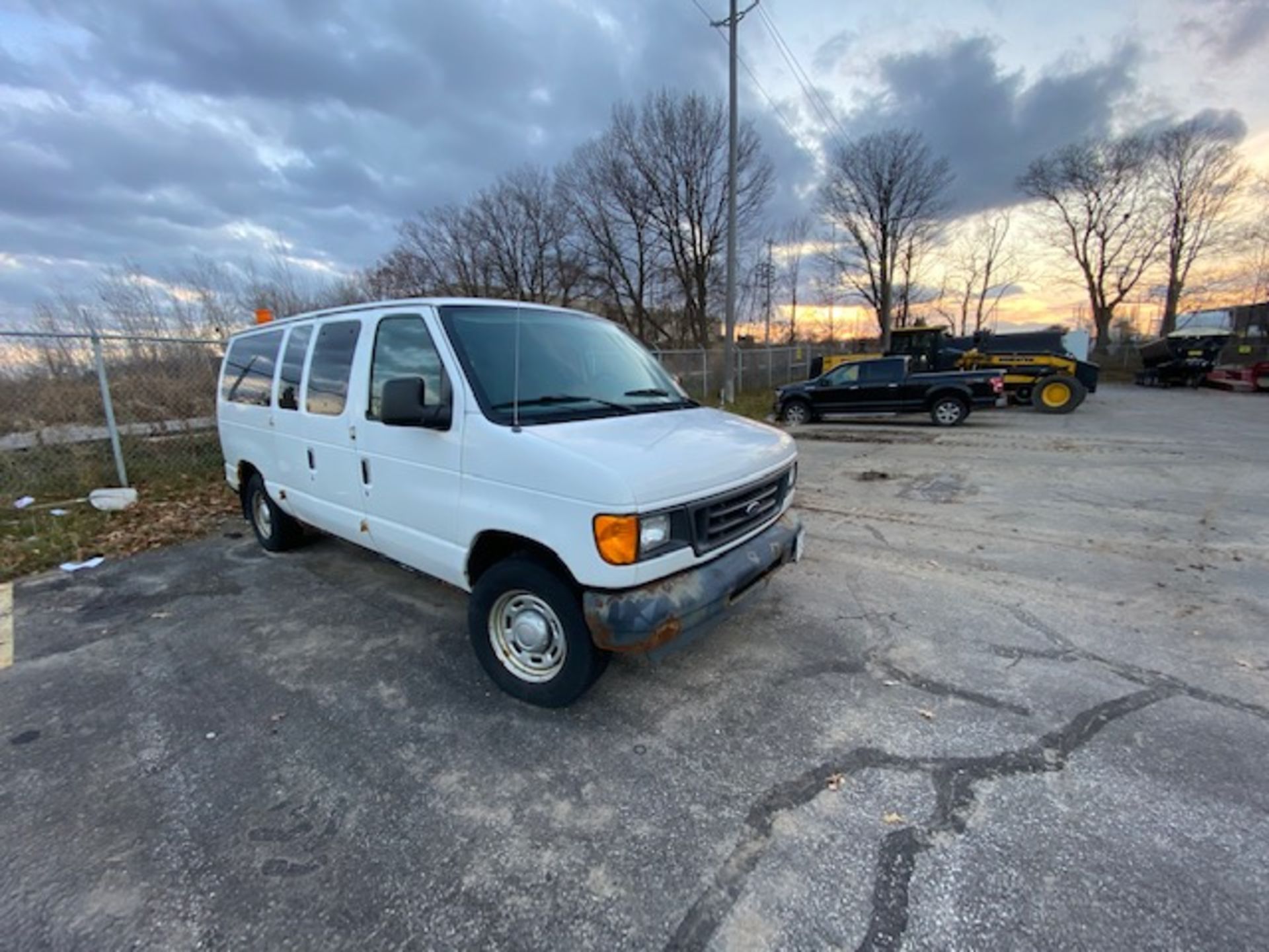 FORD, E-150, CARGO VAN, 4.6 LITRE V8, GASOLINE ENGINE, 196,511 KMS, VIN #1FMRE11W34HB41116, 2004 - Image 3 of 12