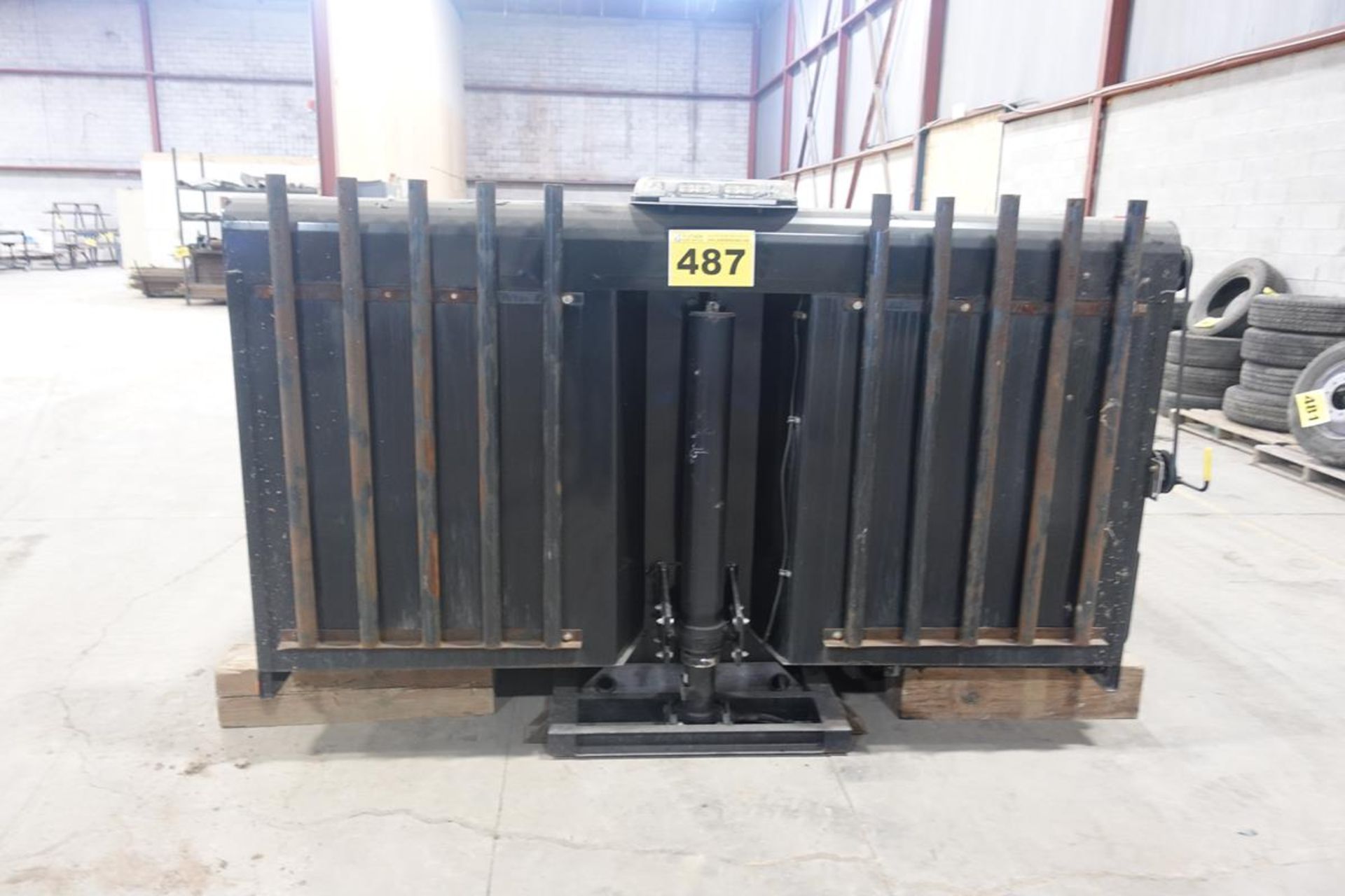 TWIN EQUIPMENT, 10' X 7', STEEL HYDRAULIC DUMP DECK WITH TOOL RACK, STROBE LIGHT, MANUAL CARGO - Image 8 of 11