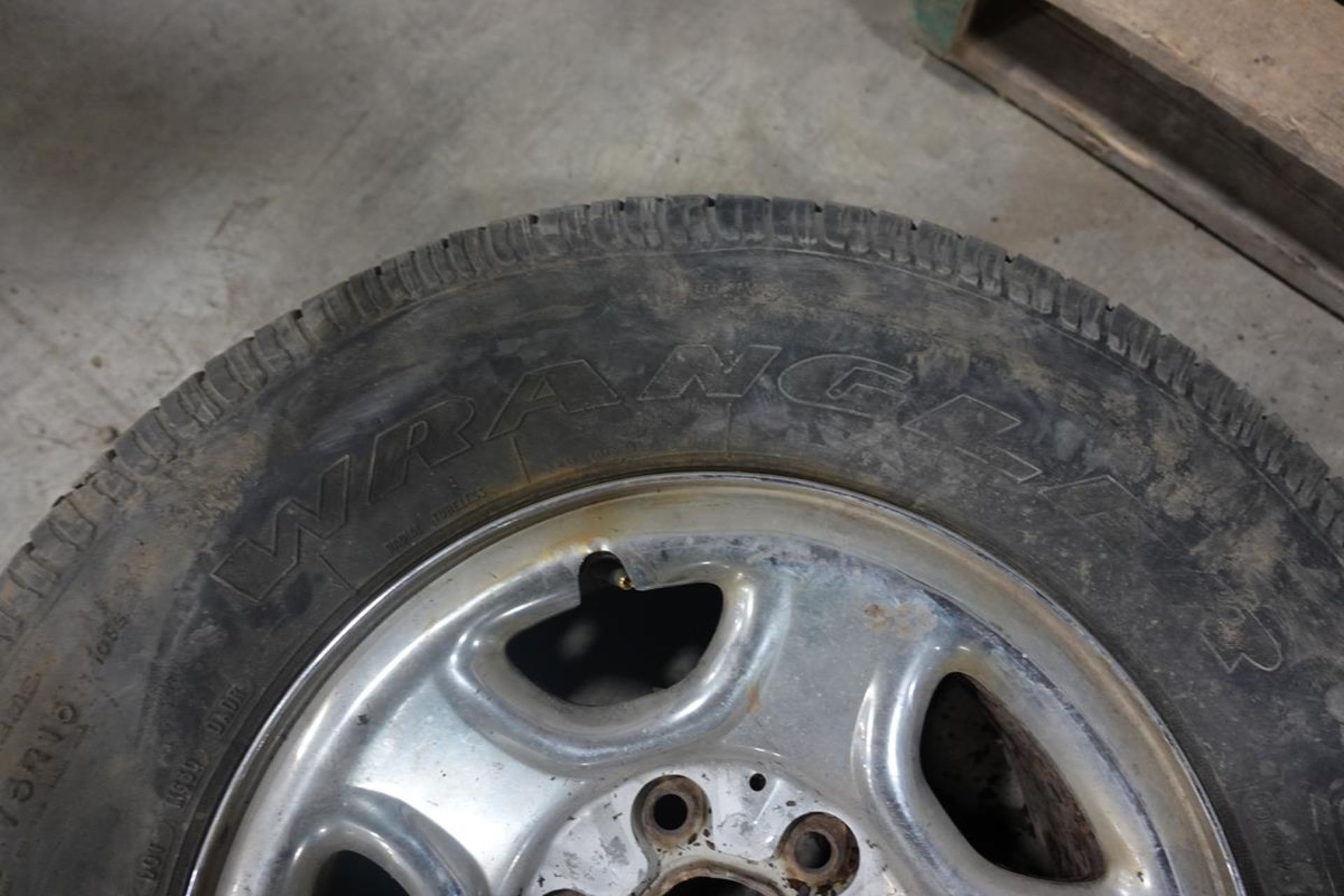 LOT OF (1) BF GOODRICH, 245/65R17, TIRE, (1) WINTER SLALOM, TIRE AND (1) GOODYEAR, WRANGLER, P235/ - Image 23 of 25