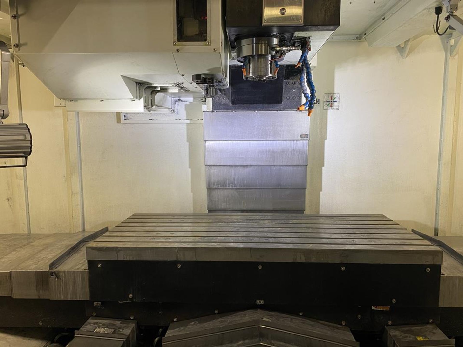 YCM, NXV1680A, 3 AXIS, CNC VERTICAL MACHINING CENTRE, TRAVELS (X,Y,Z) 64", 30", 28", TABLE SIZE - Image 6 of 17