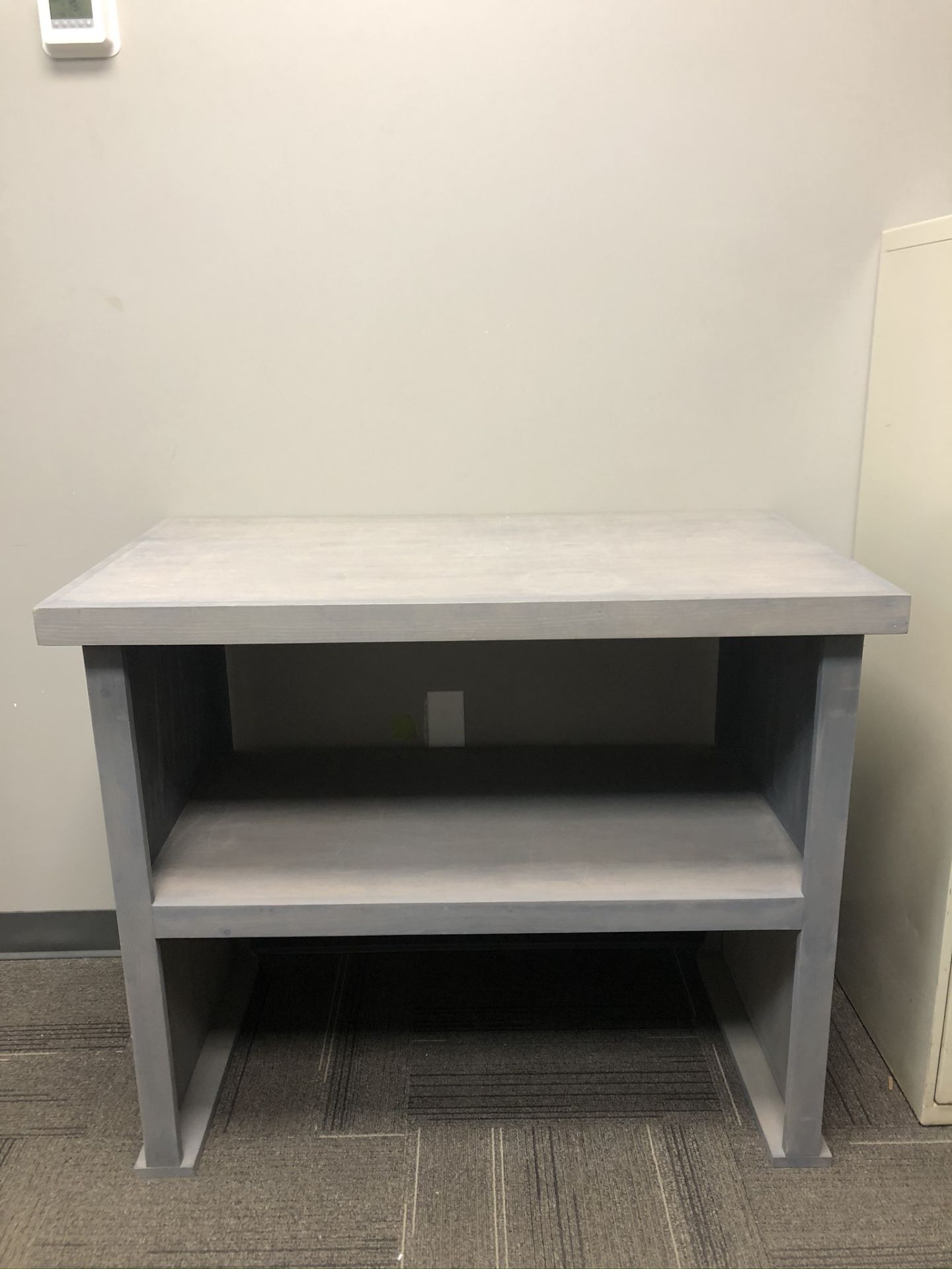 GRAY, L-SHAPED, OFFICE DESK WITH TABLE, HUTCH AND WALL MOUNTED FILING HOLDERS - Image 2 of 2