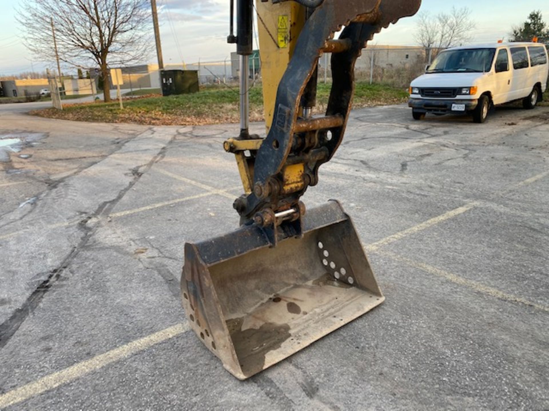 CATERPILLAR, 308E, RUBBER TRACK MOUNTED, HYDRAULIC MINI-EXCAVATOR, THUMB ATTACHMENT, ENCLOSED CAB, - Image 7 of 16