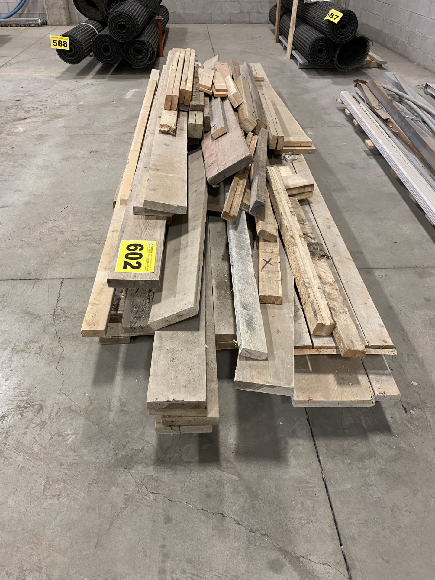 LOT OF FOUNDATION FORM LUMBER - Image 2 of 3