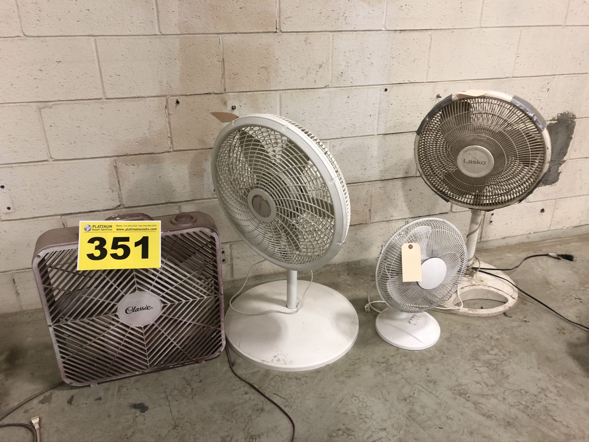 LOT OF ASSORTED FANS