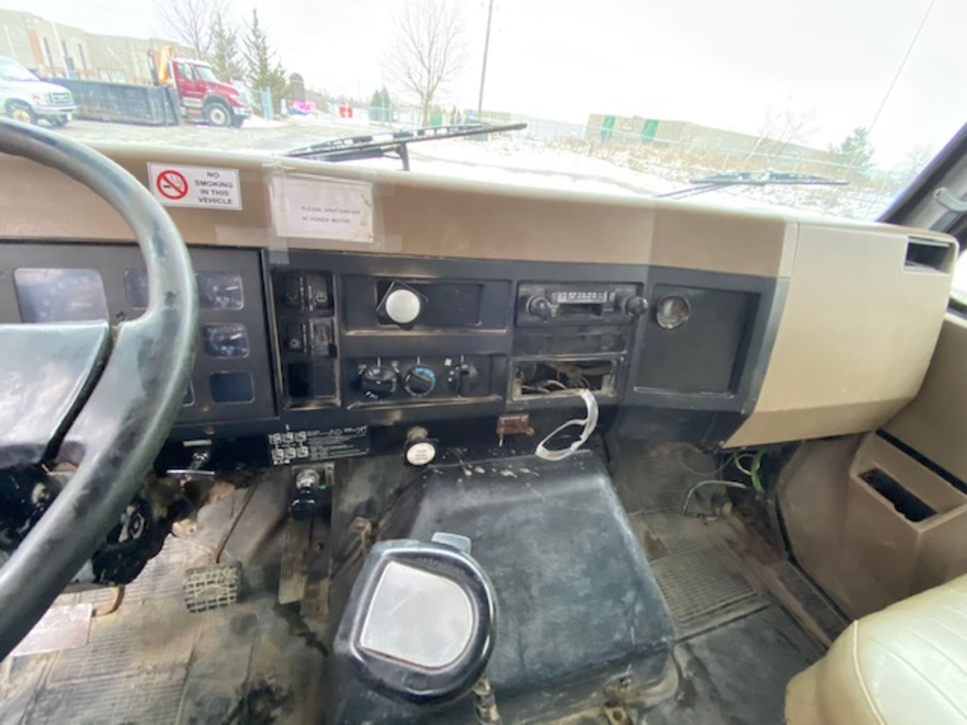 INTERNATIONAL, TANDEM AXLE, WATER TRUCK, 8 SPEED MANUAL TRANSMISSION, 629,239 KMS, VIN # - Image 12 of 16