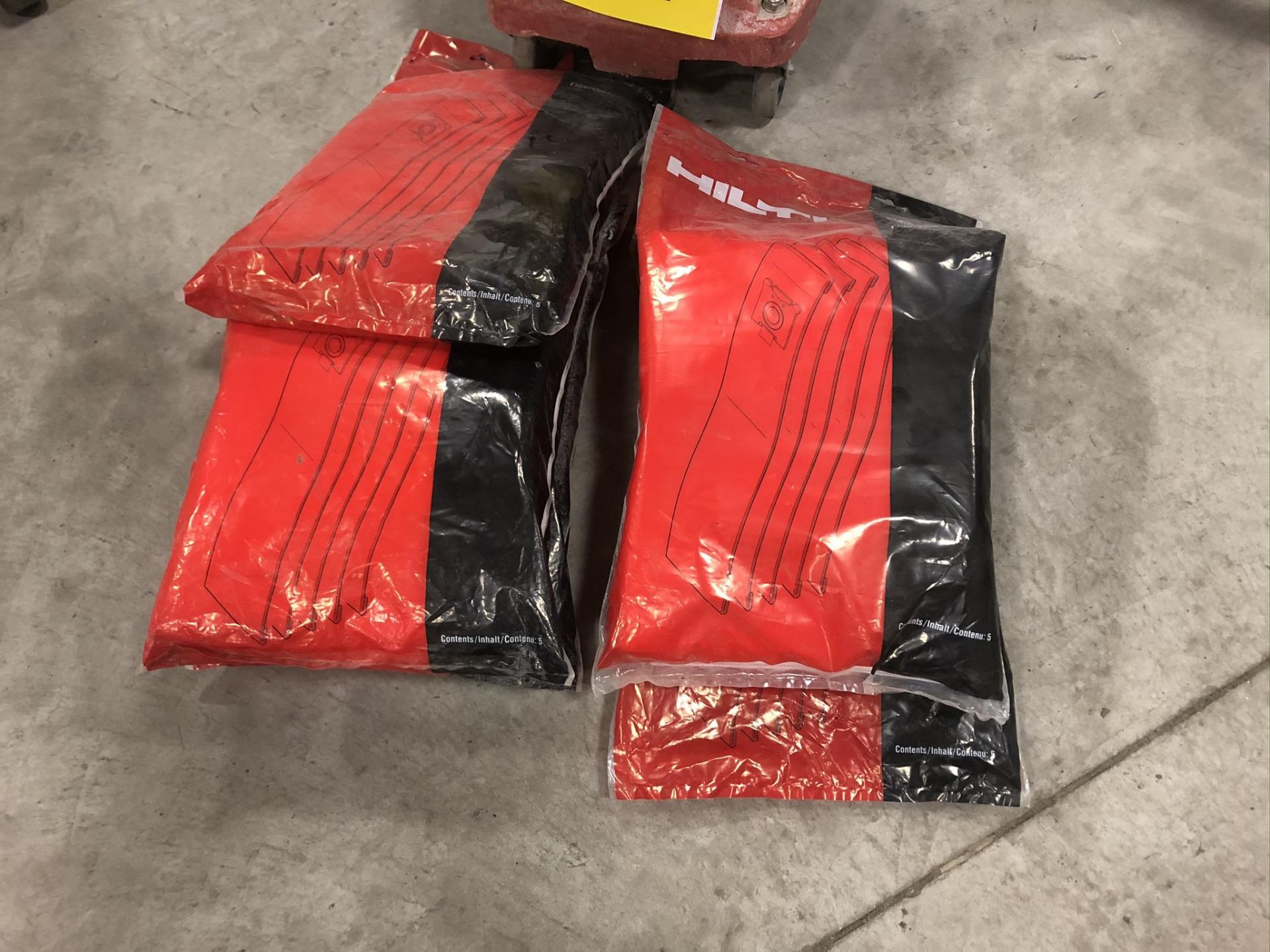 HILTI, VC-20U, UNIVERSAL VACUUM CLEANER WITH (25) BAGS OF HILTI, 203859, HEPA FLEECE BAGS - Image 2 of 4