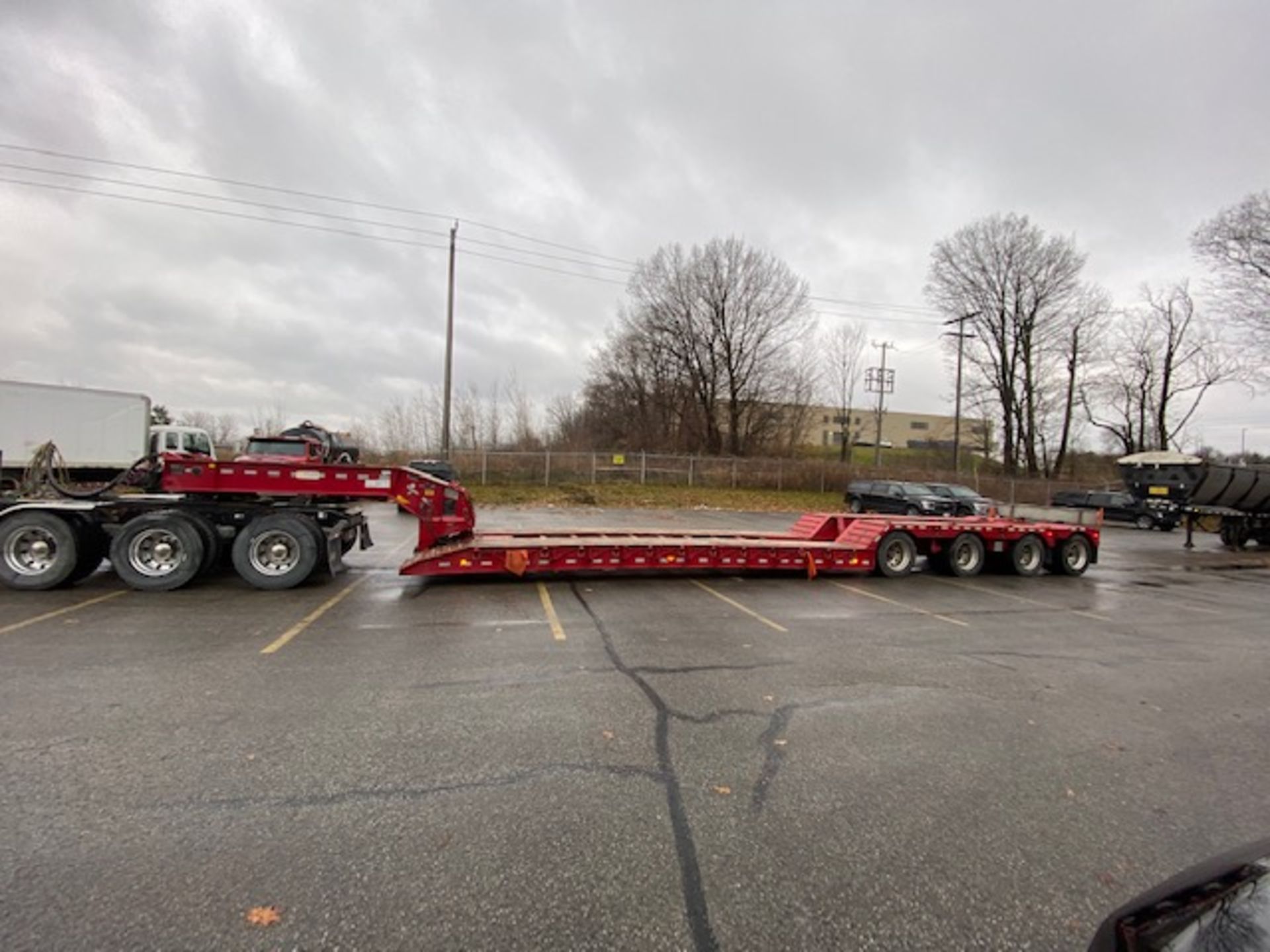 JC TRAILERS, TRI AXLE, 55 TON, GOOSE NECK, LOWBOY TRAILER, AIR RIDE, HYDRAULIC DETACHABLE GNF, PIN - Image 2 of 23