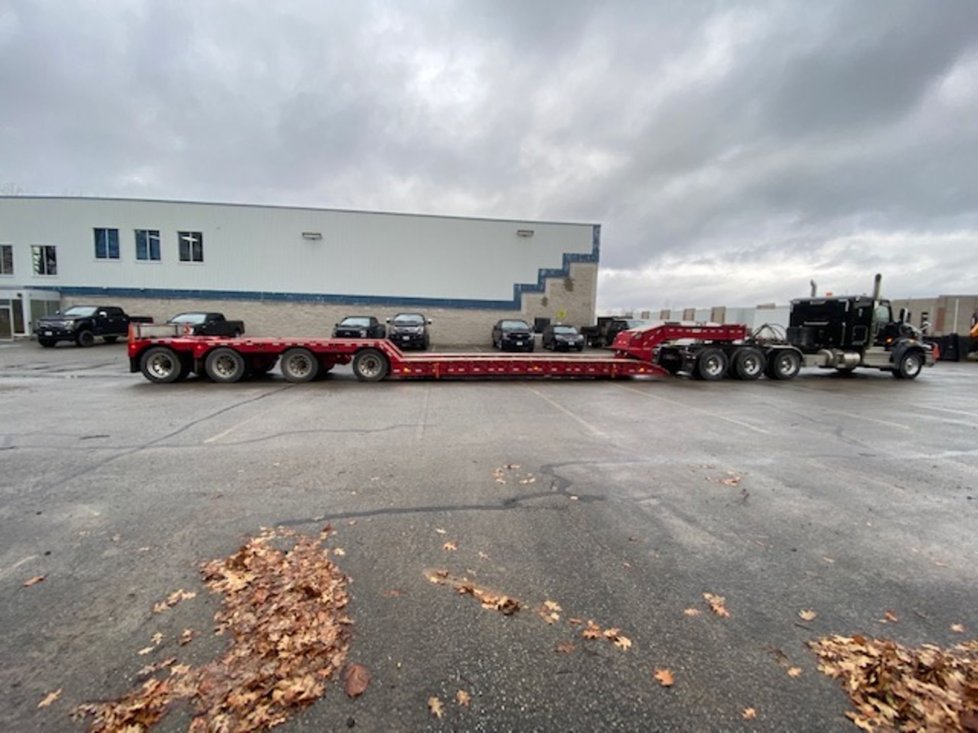 JC TRAILERS, TRI AXLE, 55 TON, GOOSE NECK, LOWBOY TRAILER, AIR RIDE, HYDRAULIC DETACHABLE GNF, PIN - Image 6 of 23