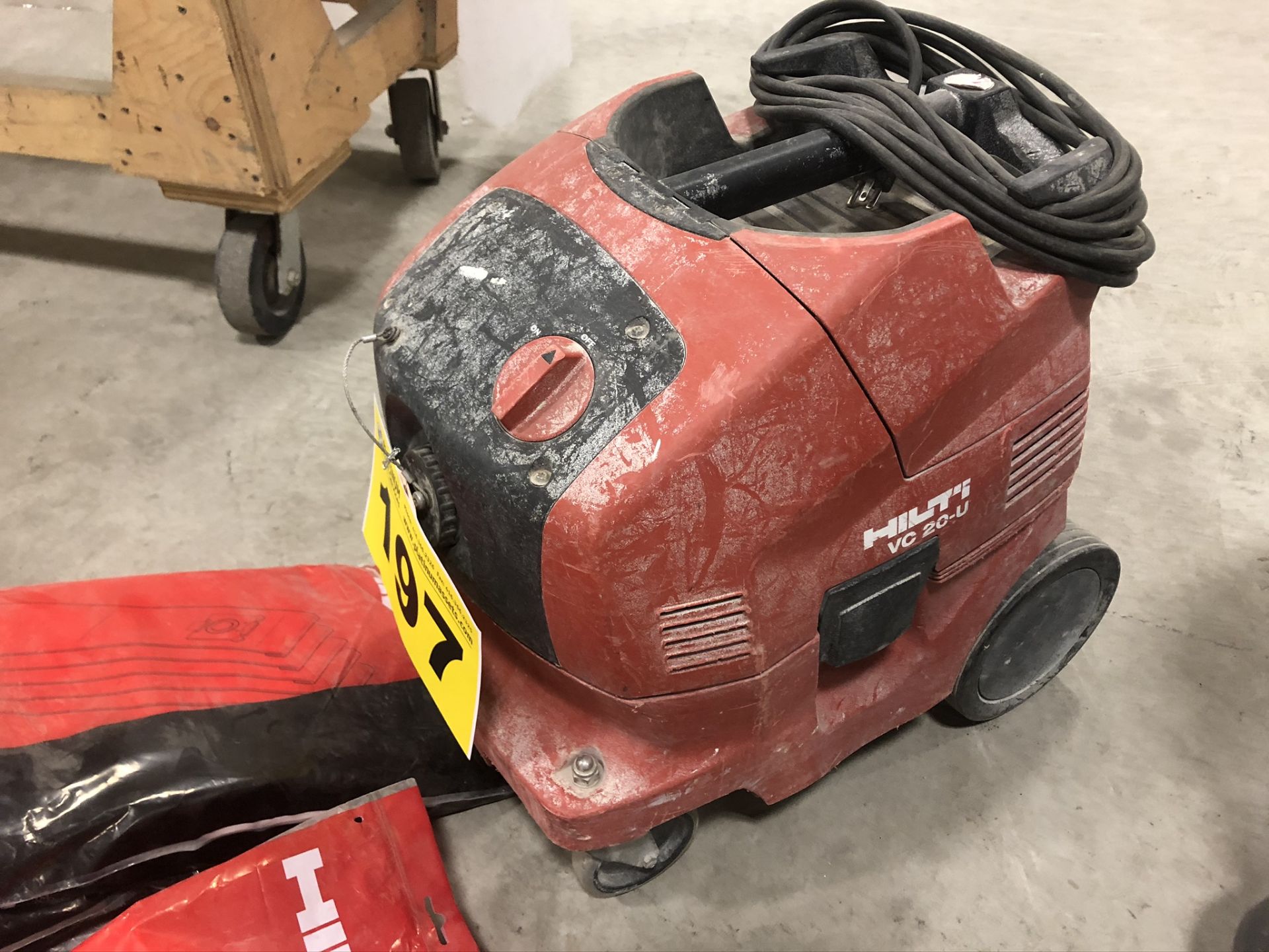 HILTI, VC-20U, UNIVERSAL VACUUM CLEANER WITH (25) BAGS OF HILTI, 203859, HEPA FLEECE BAGS - Image 3 of 4