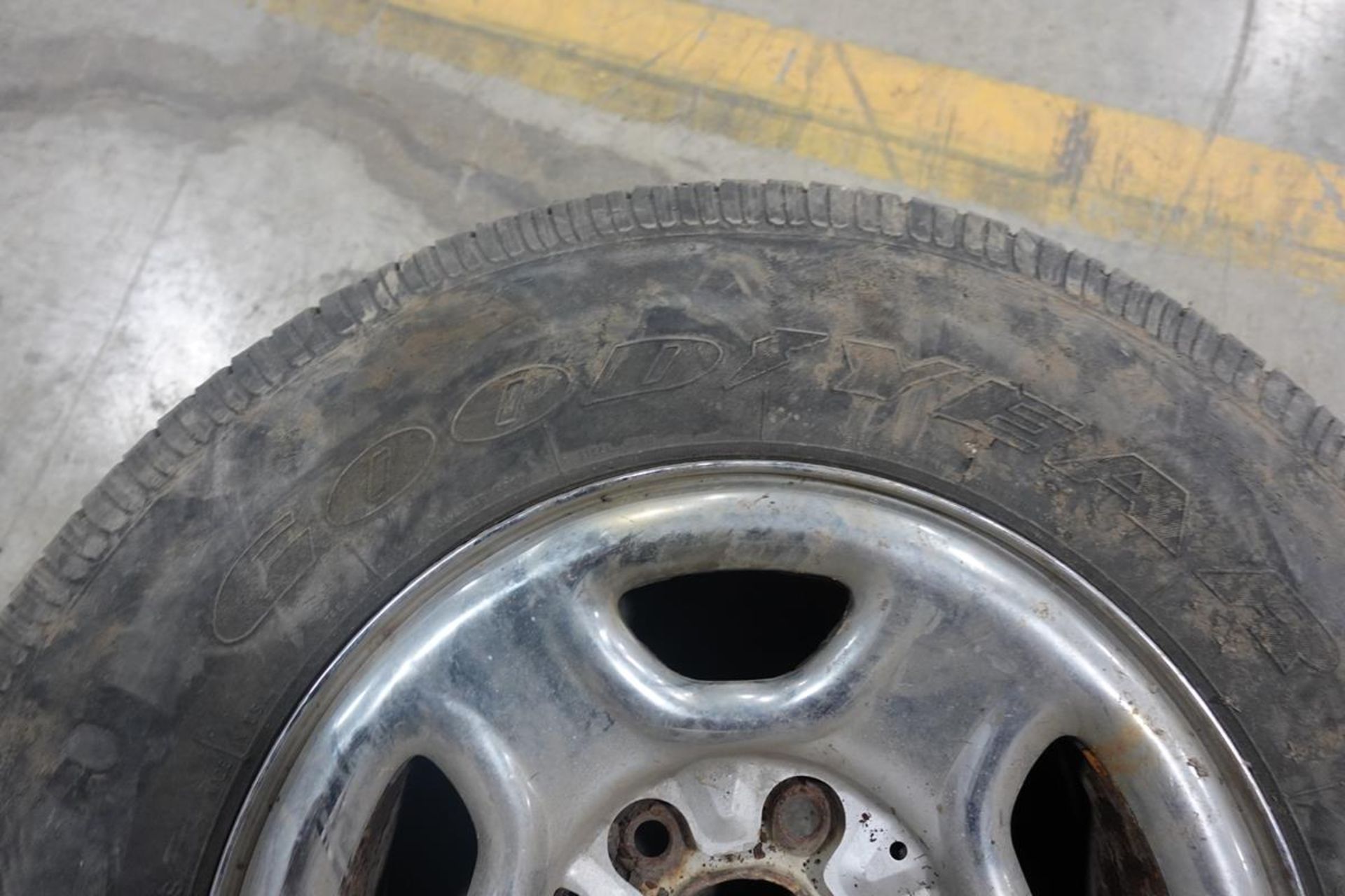 LOT OF (1) BF GOODRICH, 245/65R17, TIRE, (1) WINTER SLALOM, TIRE AND (1) GOODYEAR, WRANGLER, P235/ - Image 4 of 25